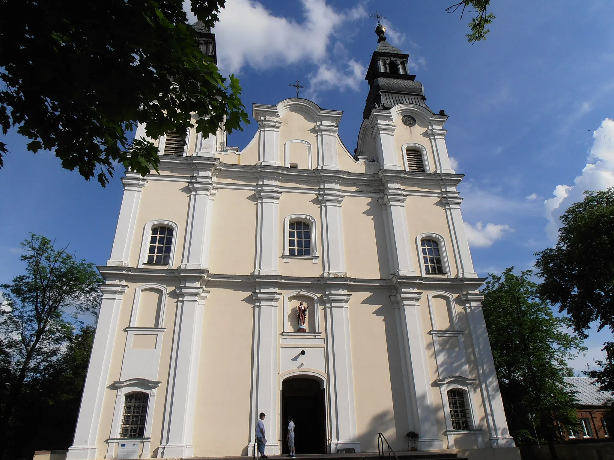 Photo showing: Sterdyń (pow. sokołowski, woj. mazowieckie, Polska). Fasada rzymskokatolickiego kościoła pw. św. Anny.