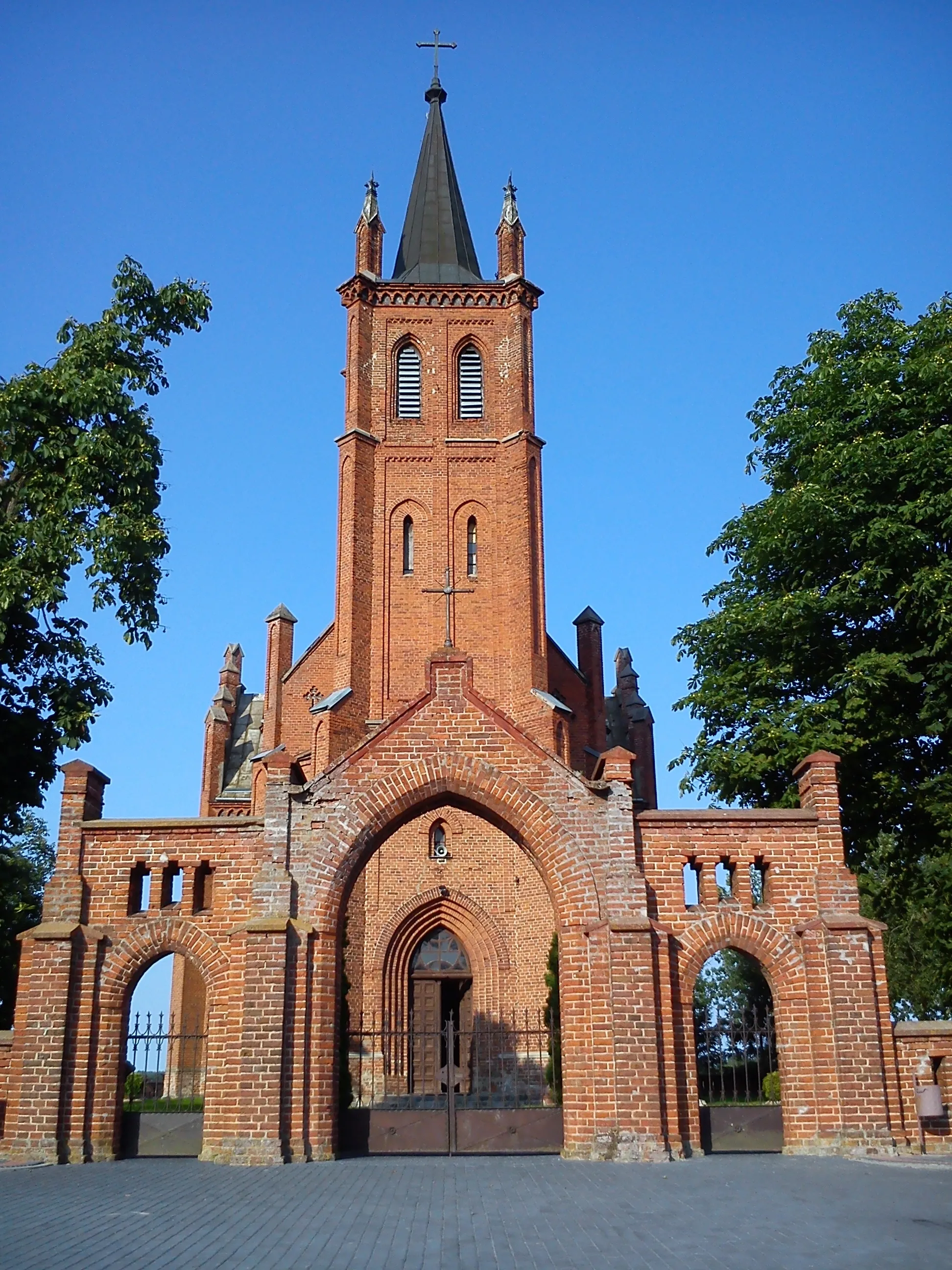 Photo showing: kościół parafialny pw. św. Stanisława Biskupa w Pobikrach (front)