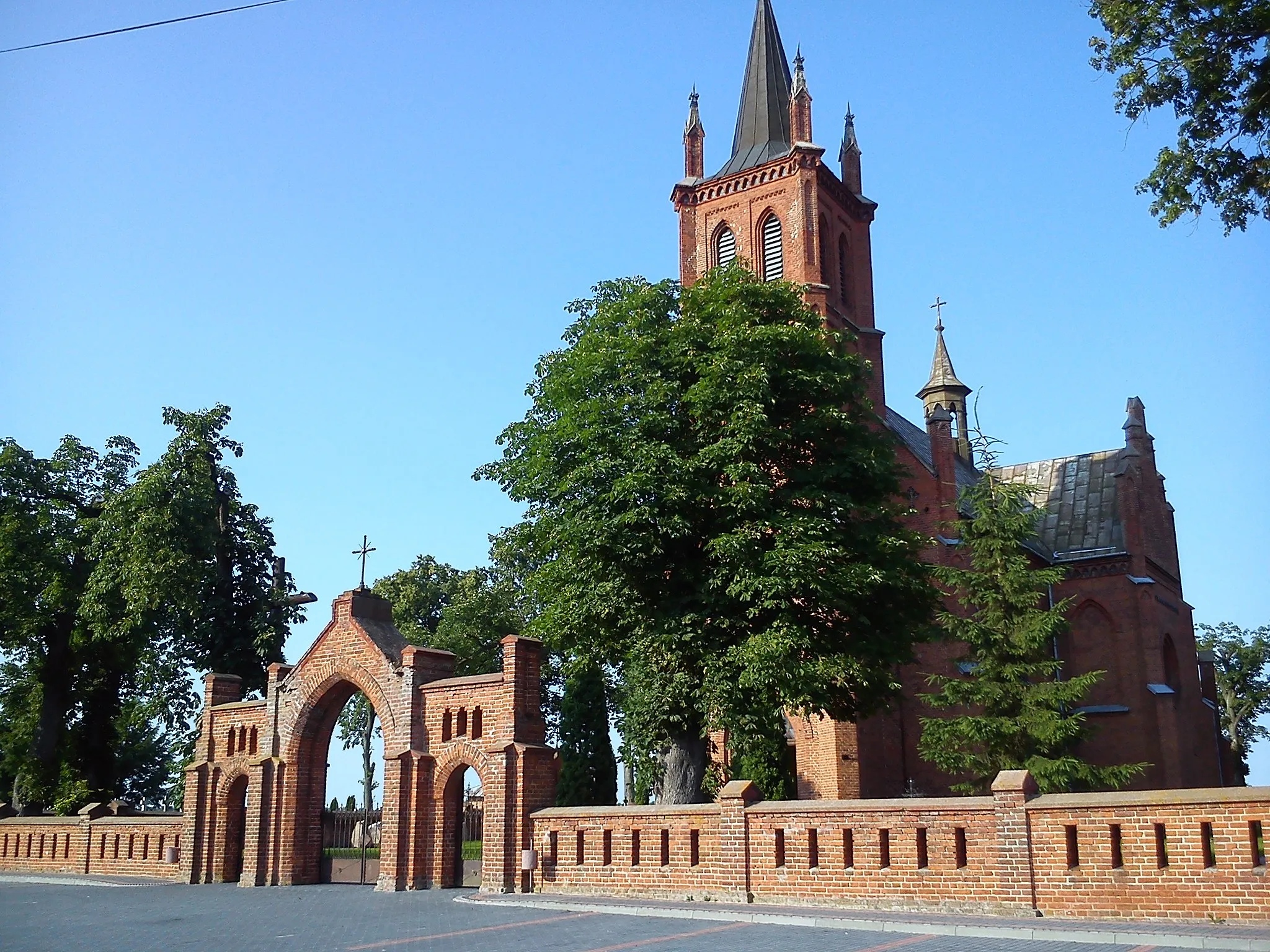 Photo showing: kościół parafialny pw. św. Stanisława Biskupa w Pobikrach