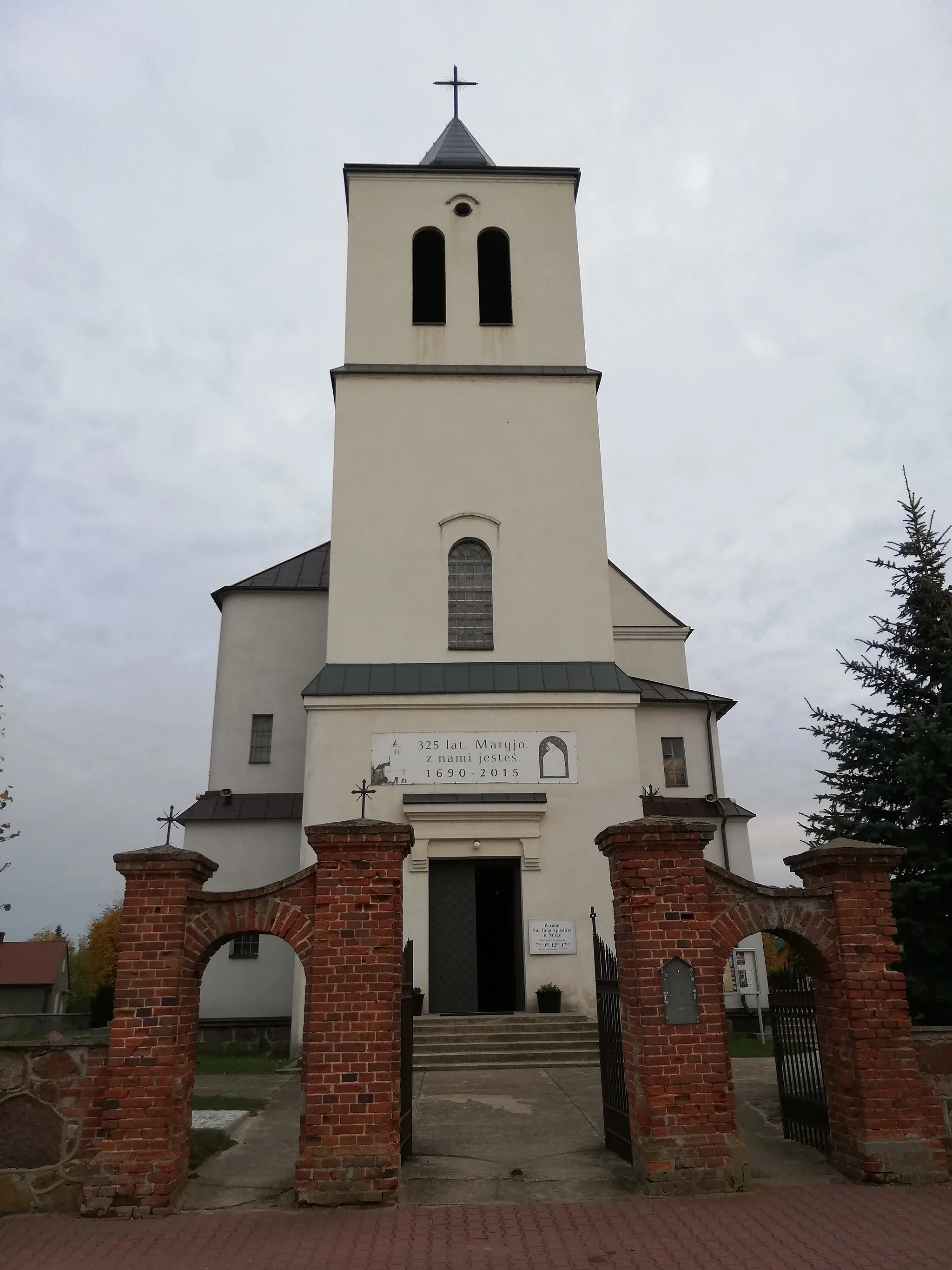 Photo showing: Kościół parafialny św. Jana Apostoła w Nurze, 1948-1966