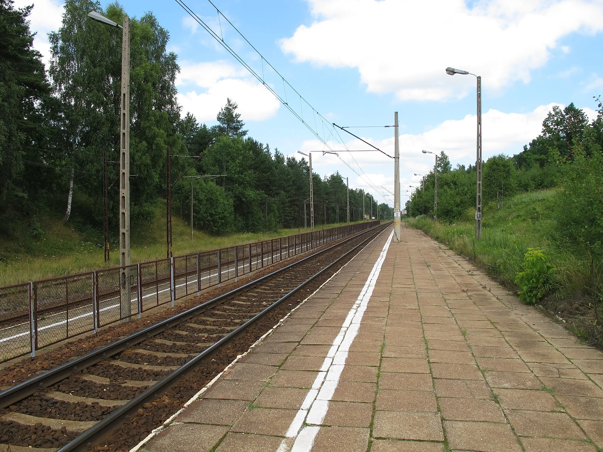 Photo showing: Machnacz train station — platform, rail route 6, gmina Czarna Białostocka, podlaskie, Poland