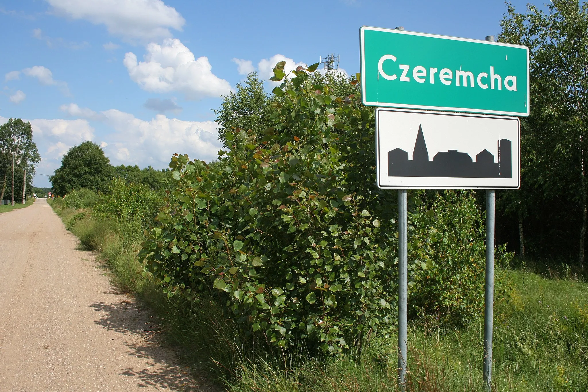 Photo showing: Droga wjazdowa do Czeremchy.