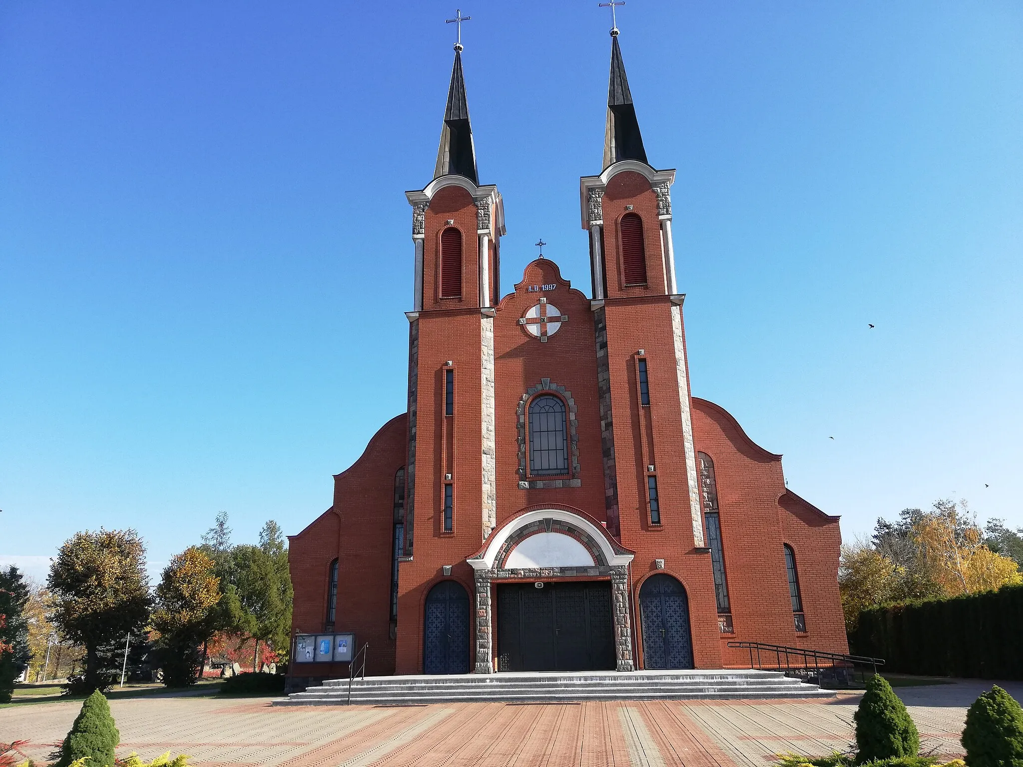 Photo showing: Kościół parafialny NNMP Częstochowskiej w Klukowie, 1997-2000