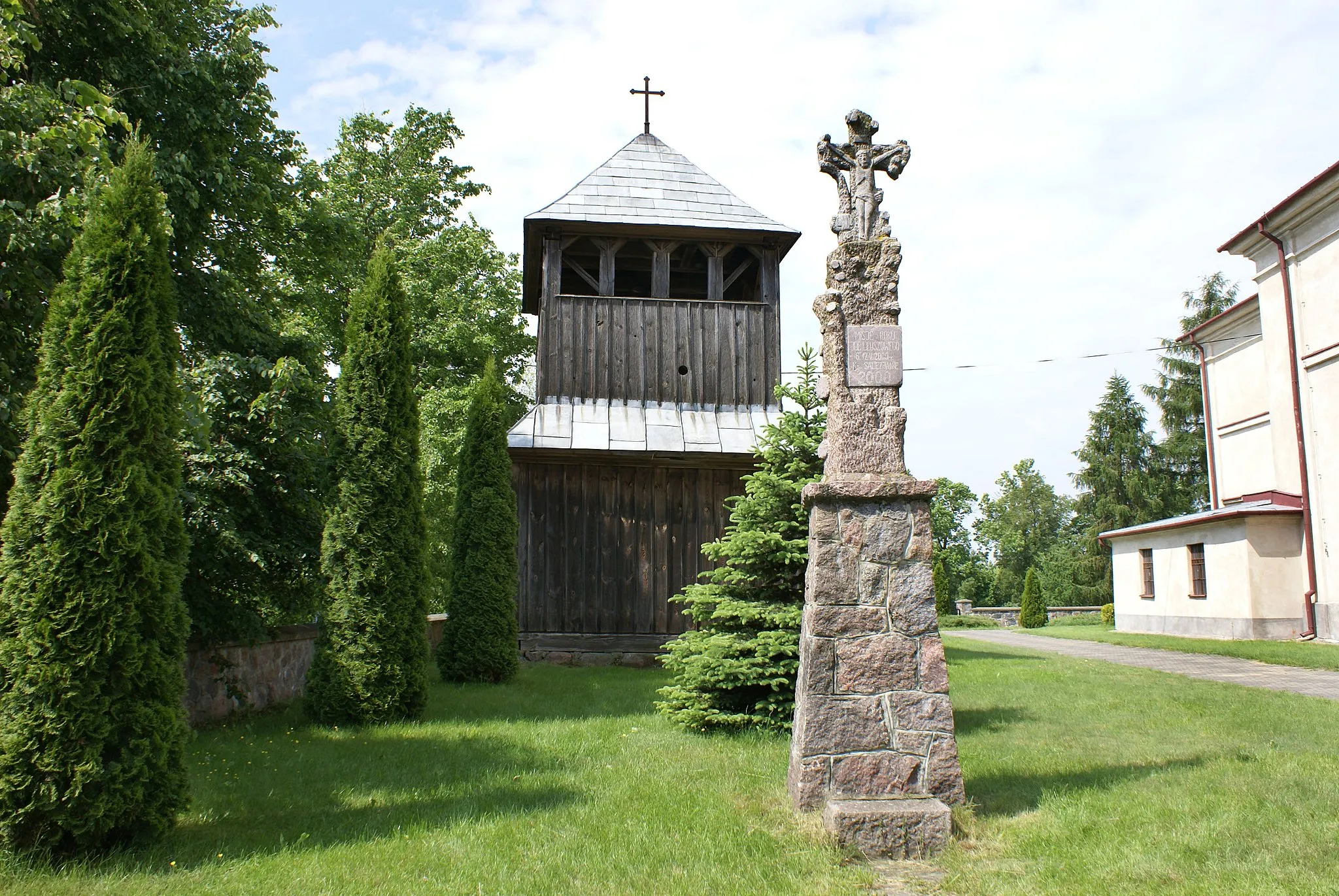 Photo showing: Dąbrówka Kościelna k/Szepietowa: dzwonnica, przy kościele par. p.w. św. Anny, drewn., 2 ćw. XIX (zabytek nr rejestr. 60)
