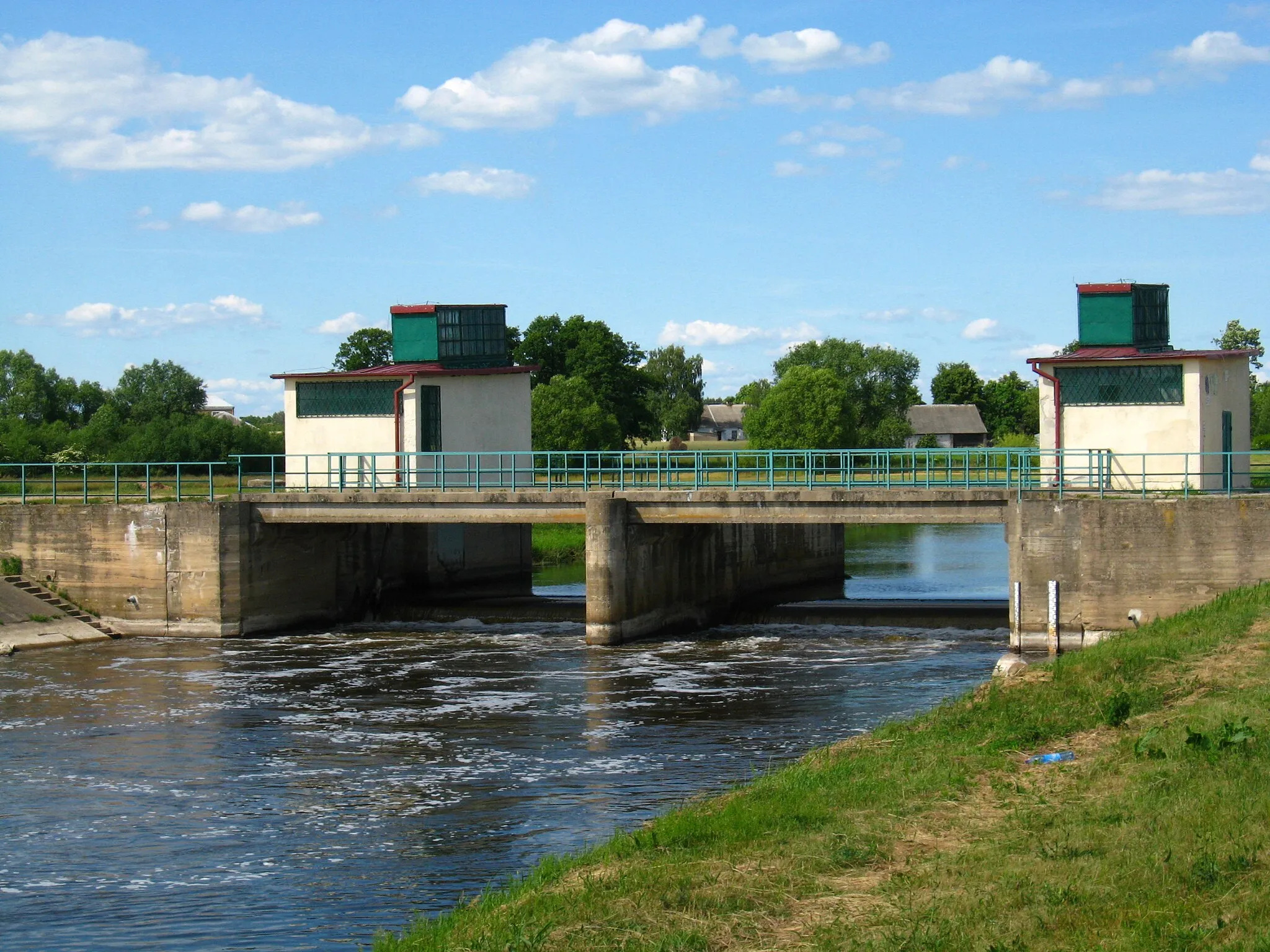 Photo showing: Weir on Narew river at Góra village (gm. Krypno)