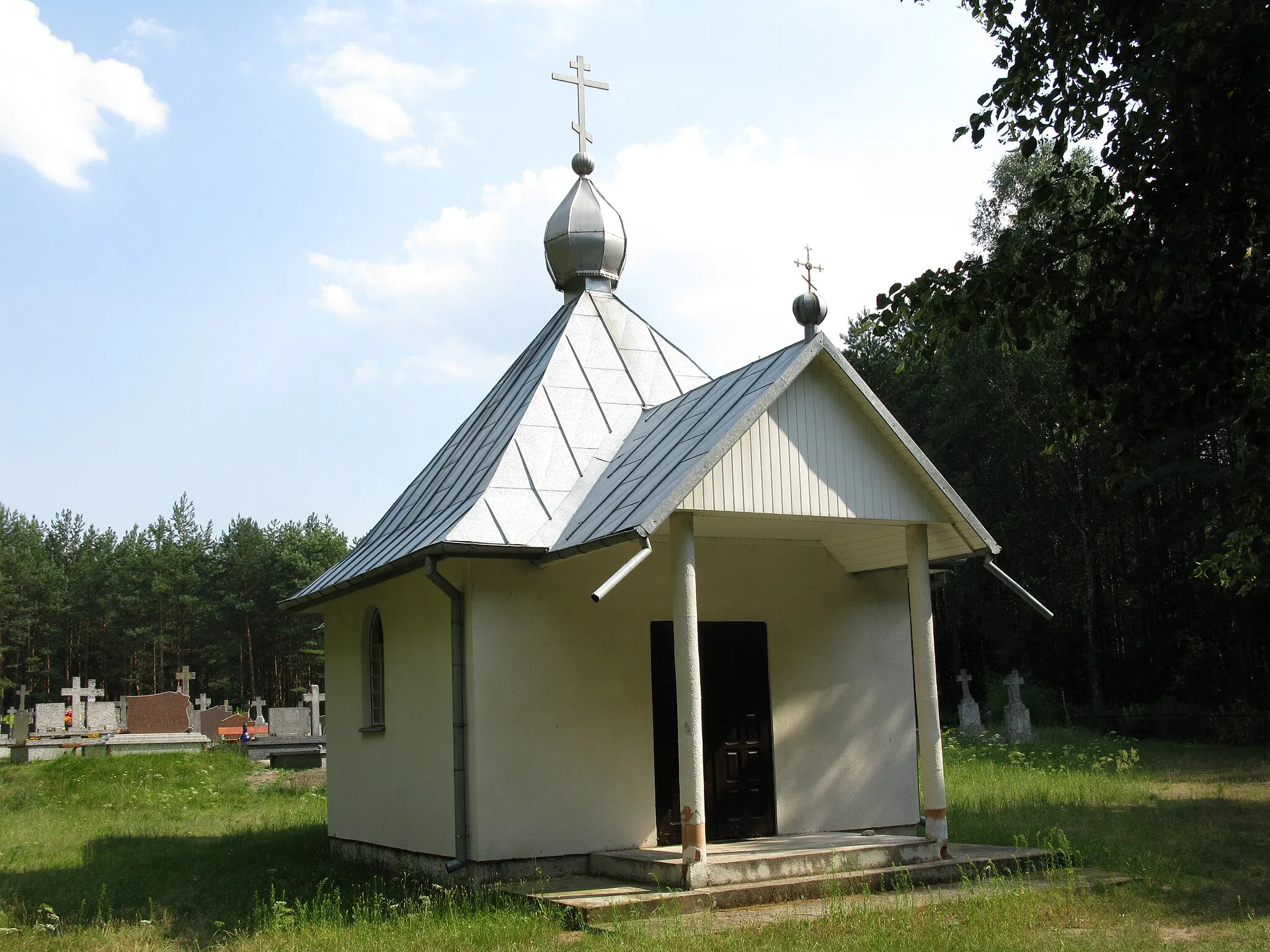 Photo showing: Kaplica cmentarna pw. Świętych Niewiast Niosących Wonności w Dubnie.