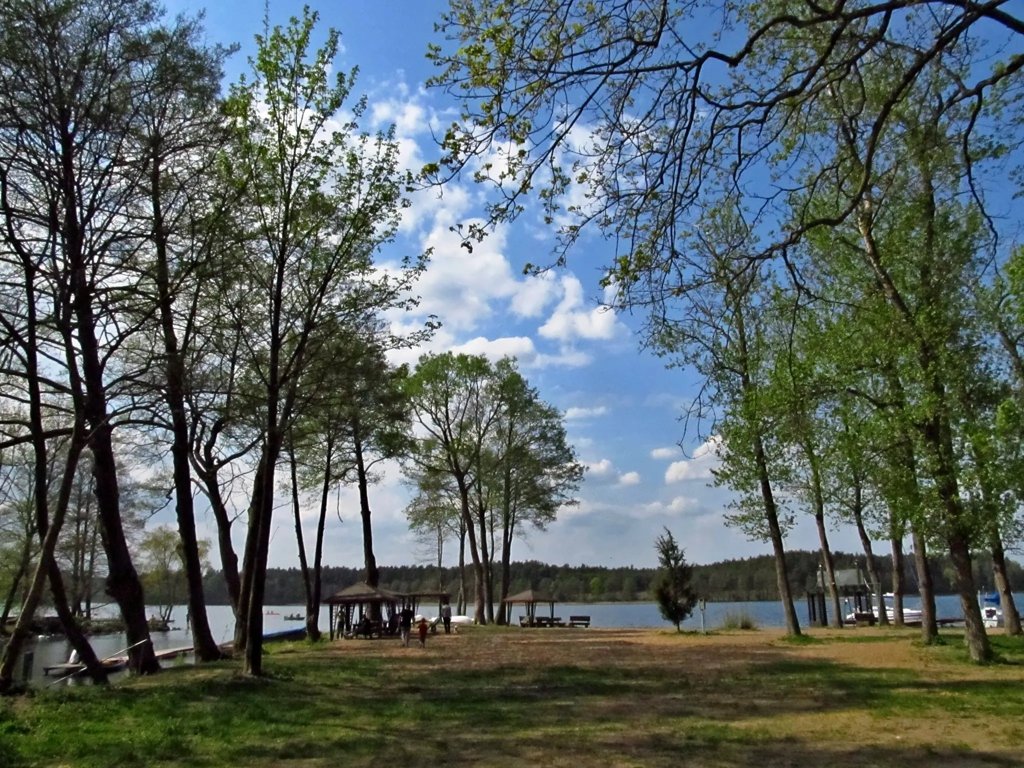 Photo showing: Beach on Złota Rybka (lake pier)