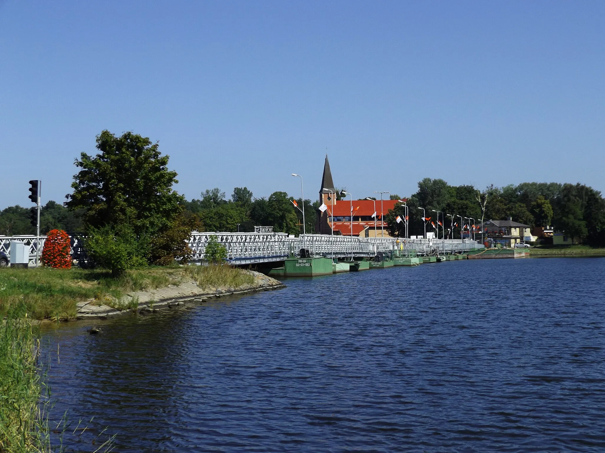 Photo showing: Gdańsk Sobieszewo. Most pontonowy na Martwej Wiśle. Połączenie z Wyspą Sobieszewską