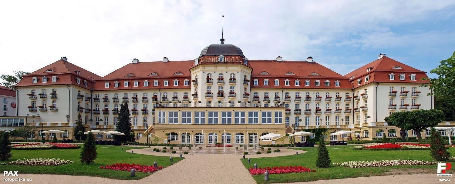 Photo showing: Grand Hotel w Sopocie - panorama okazałego budynku od strony plaży.