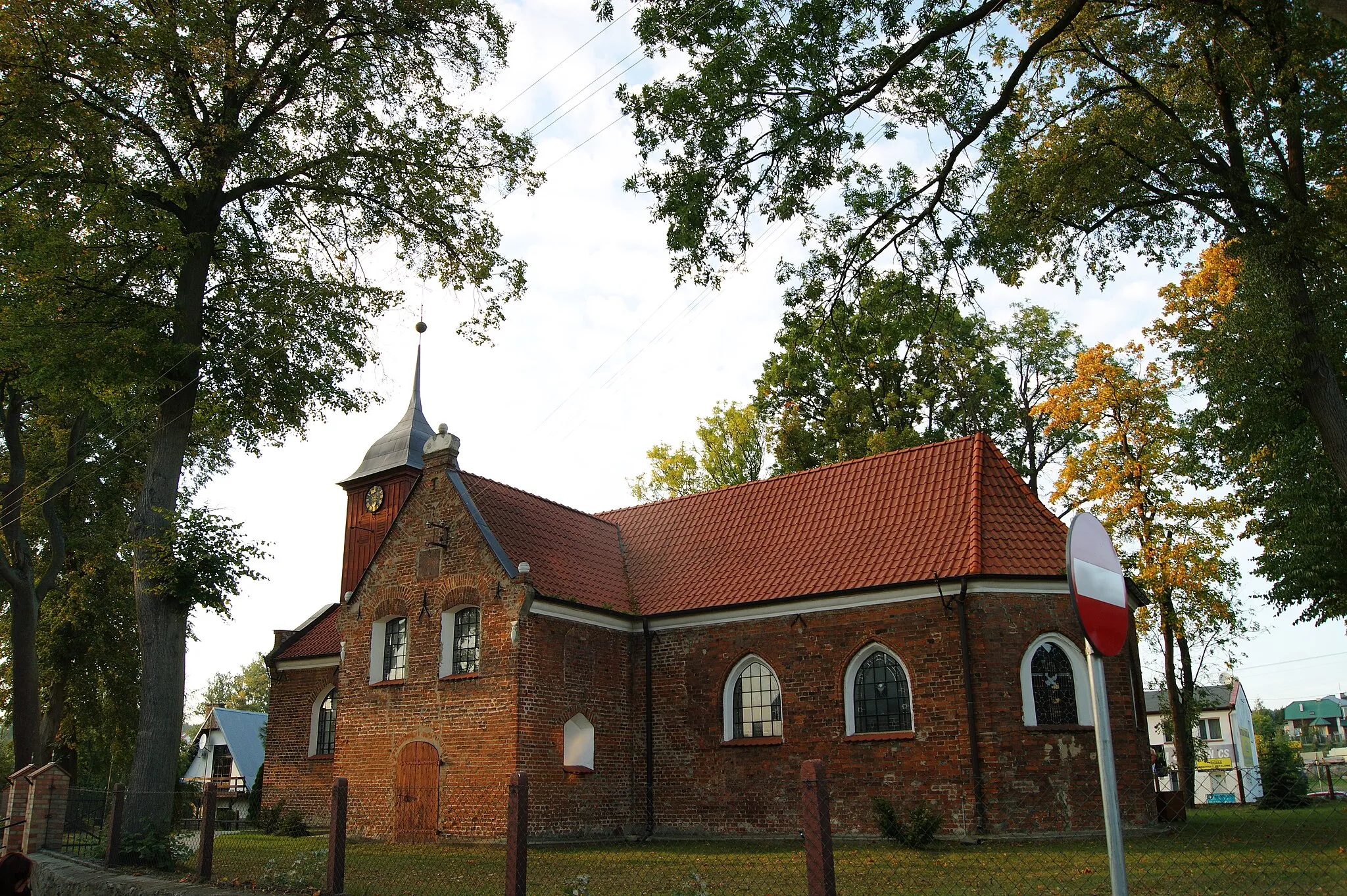 Photo showing: kościół parafialny p.w. NMP Królowej Polski w Lublewie