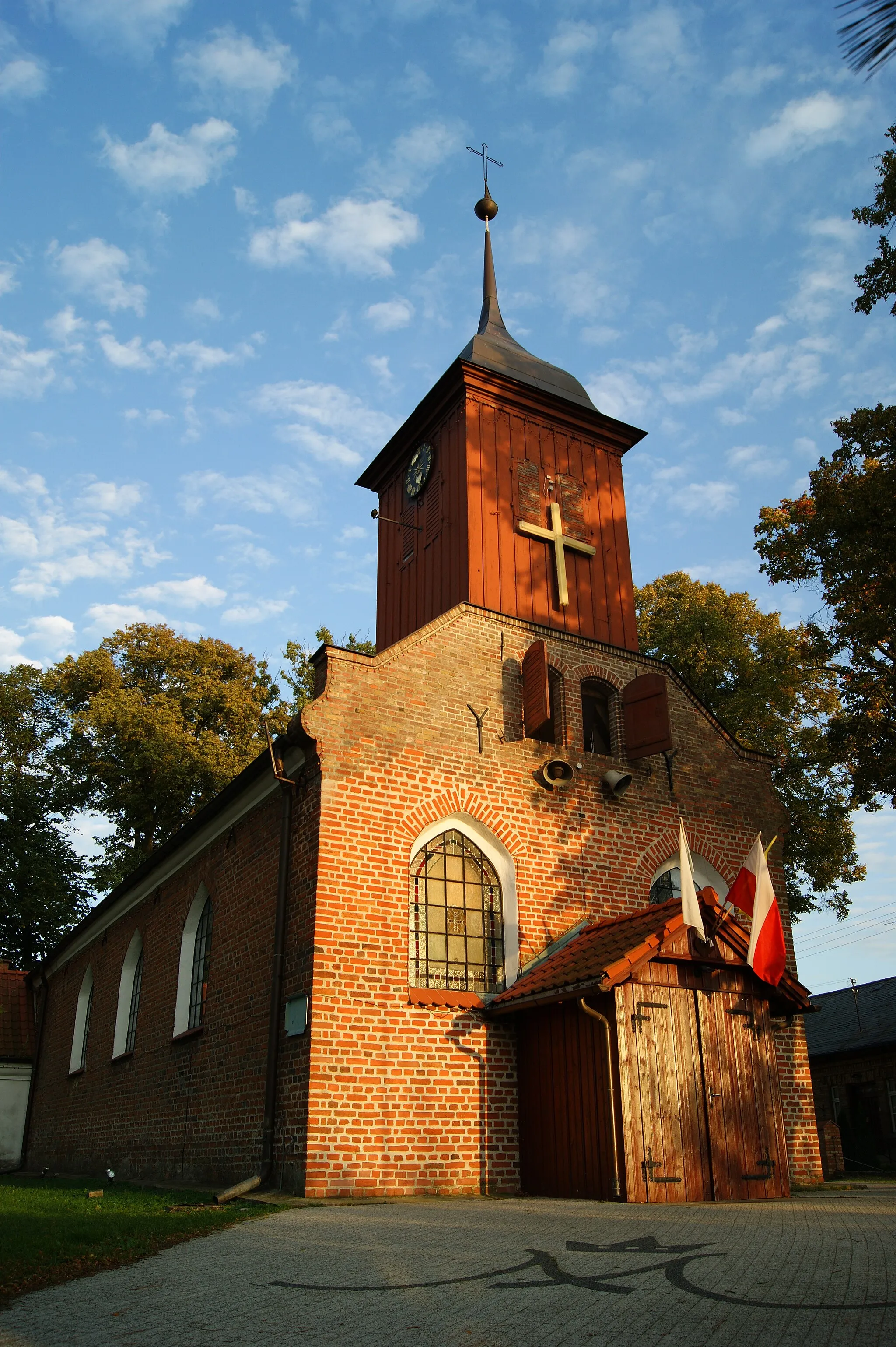 Photo showing: kościół parafialny p.w. NMP Królowej Polski w Lublewie