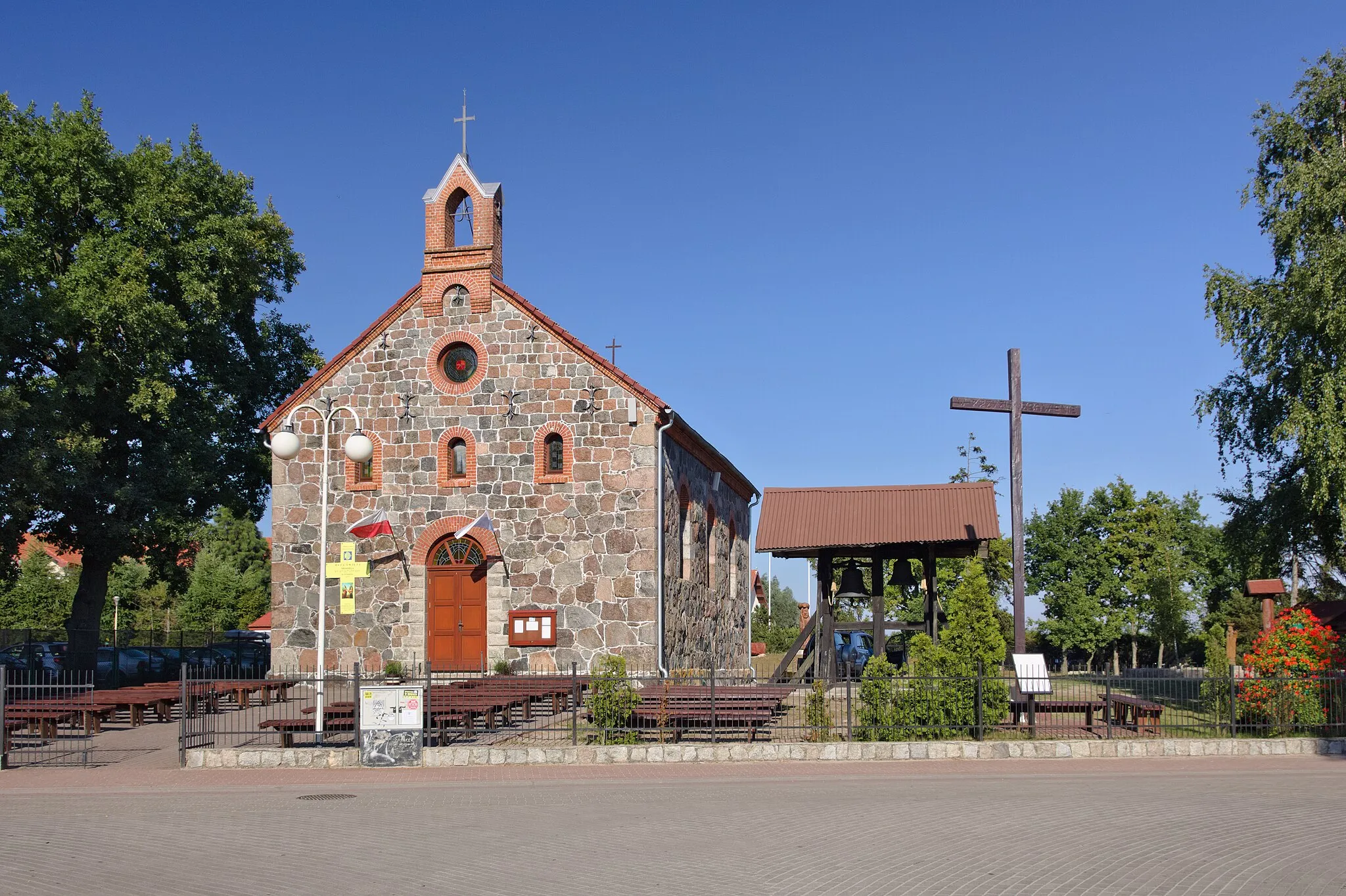 Photo showing: Kościół pw. św. Apostołów Piotra i Pawła w Rowach