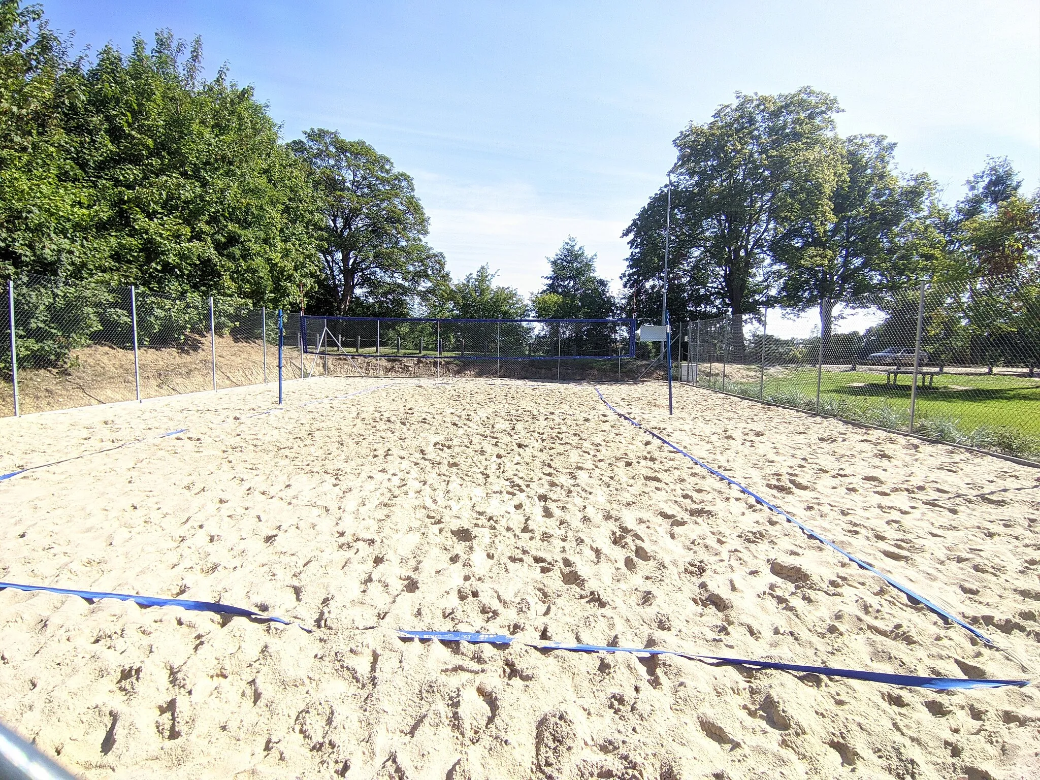 Photo showing: Boisko do siatkówki plażowej na plaży w Mełnie