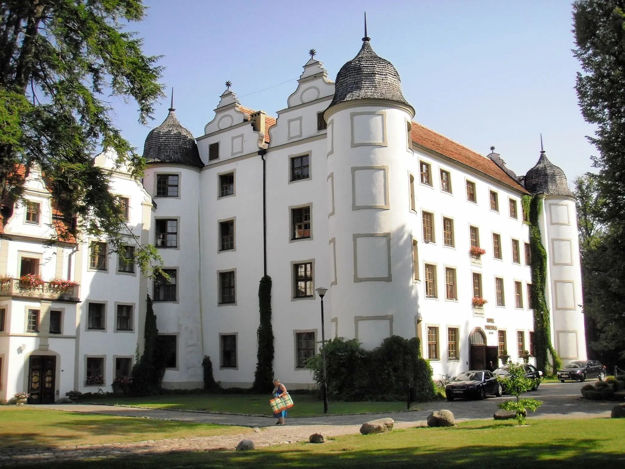 Photo showing: Krąg - zamek (dec. dwór obronny), kon. XV w., 1580, 1650, 1898-1899, obecnie hotel