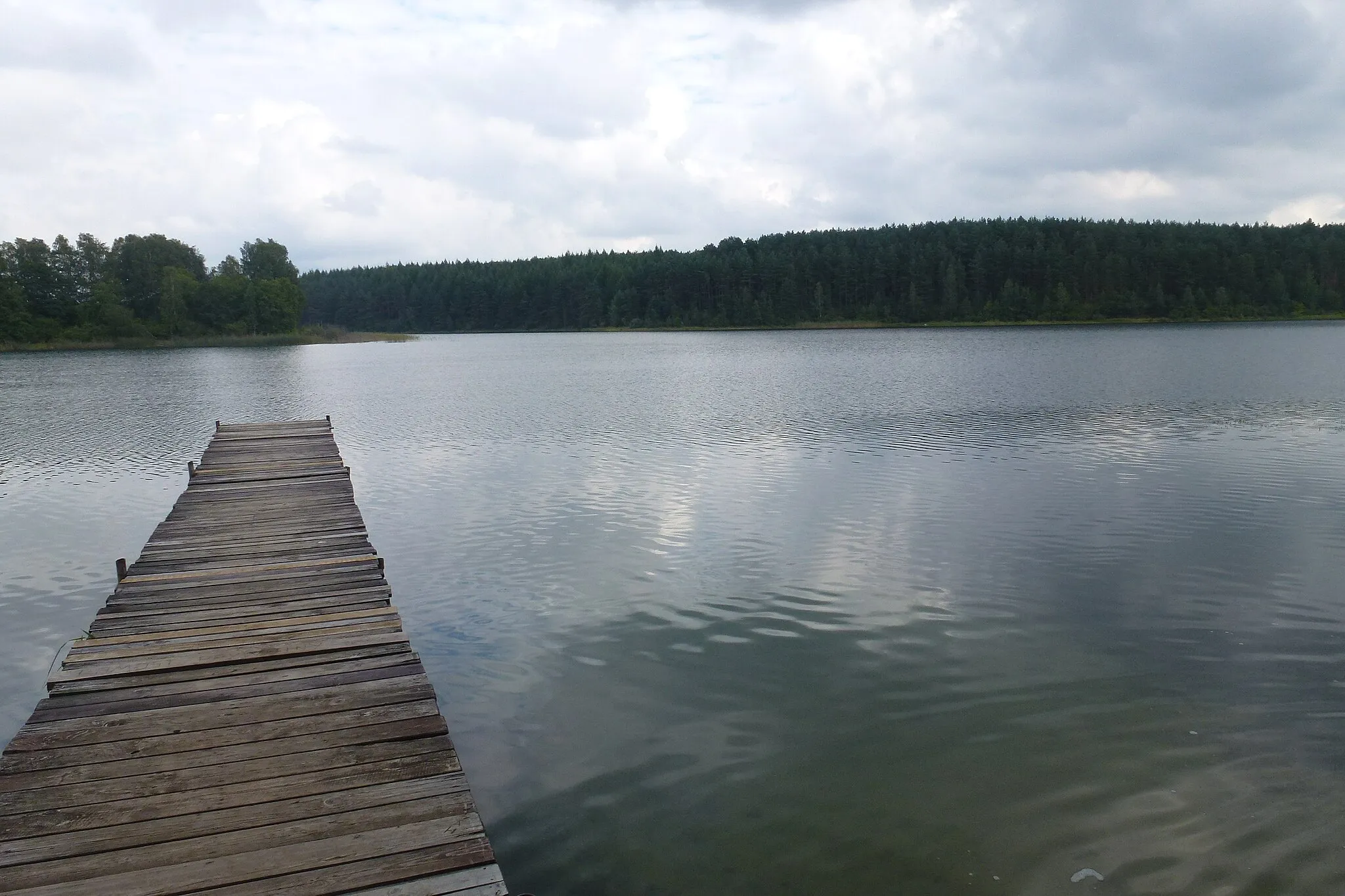 Photo showing: Zdunowice - pomost nad jeziorem Ostrowickim