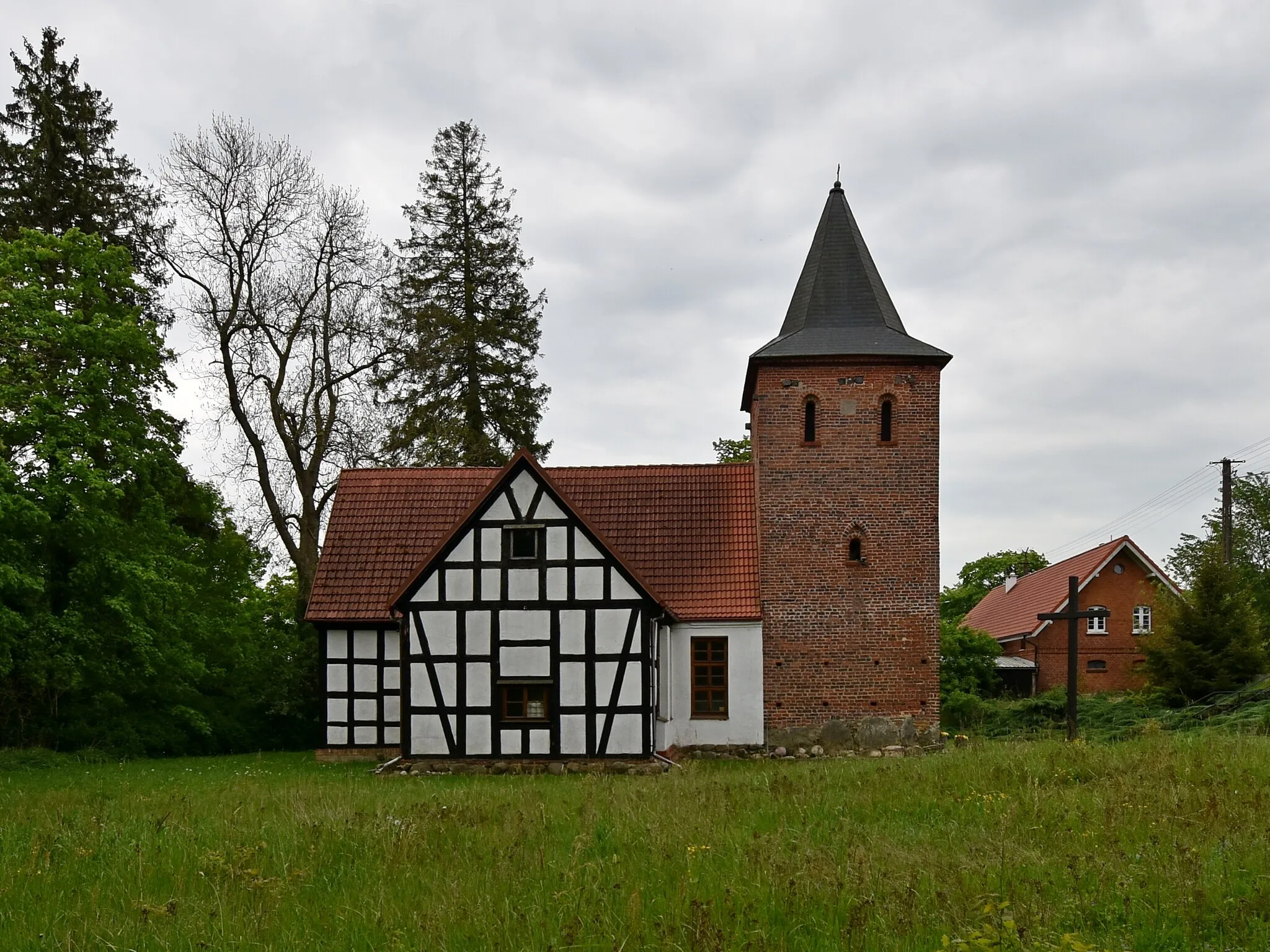 Photo showing: Charnowo, kościół Znalezienia Krzyża Świętego