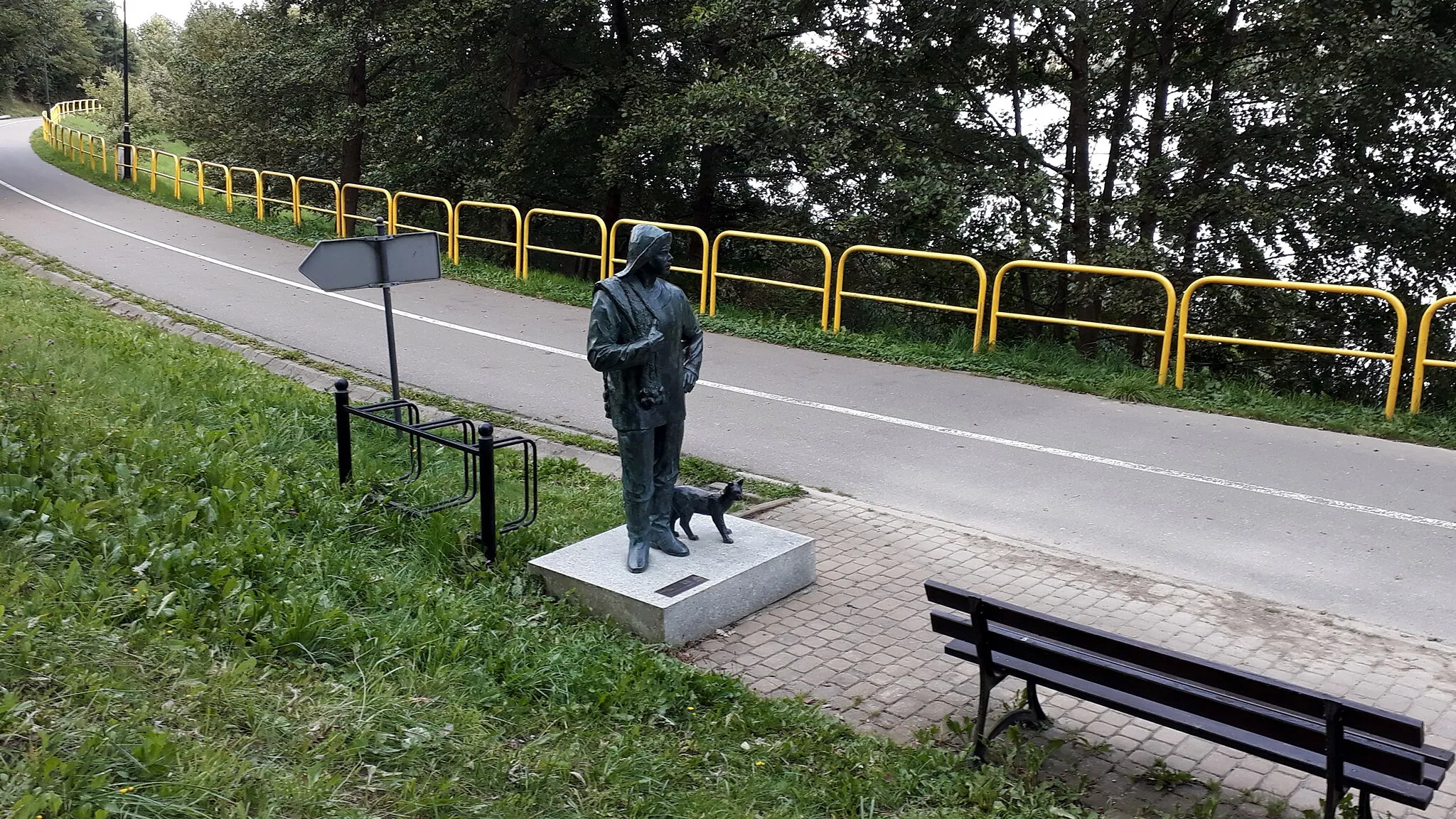 Photo showing: The “Fisherman with his cat” sculpture in Kartuzy, Poland