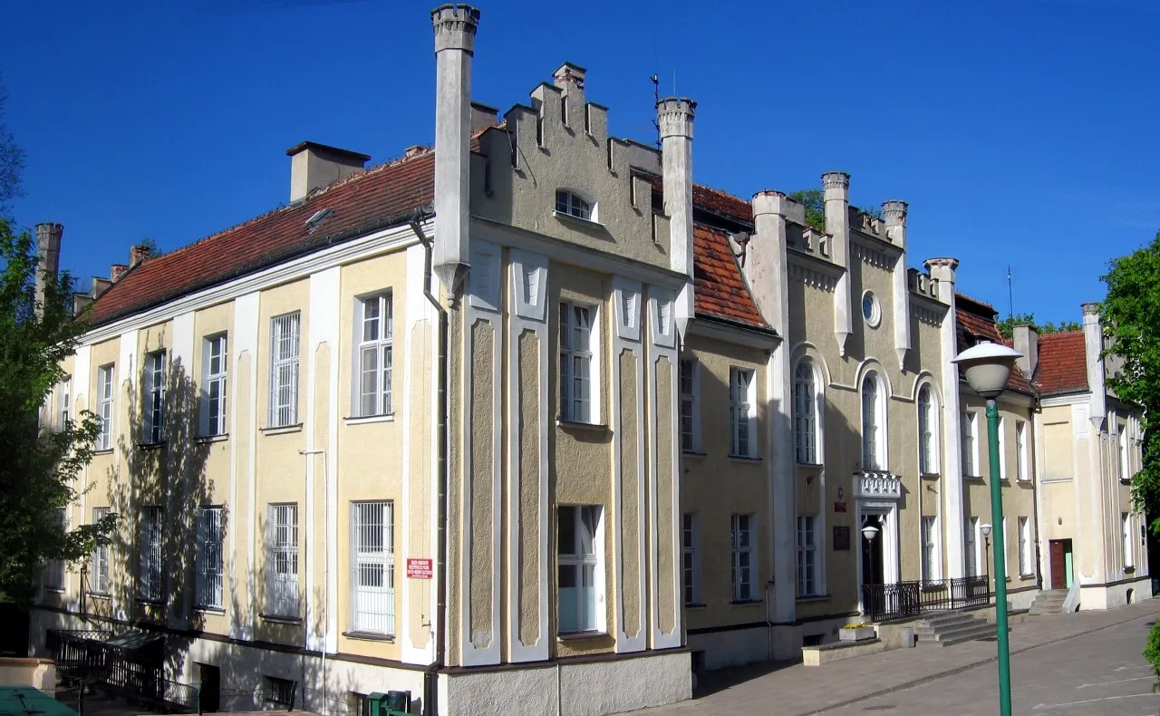 Photo showing: Dawny dwór w Małym Kacku (następnie do 2007/08 I Liceum Akademickie w Gdyni)