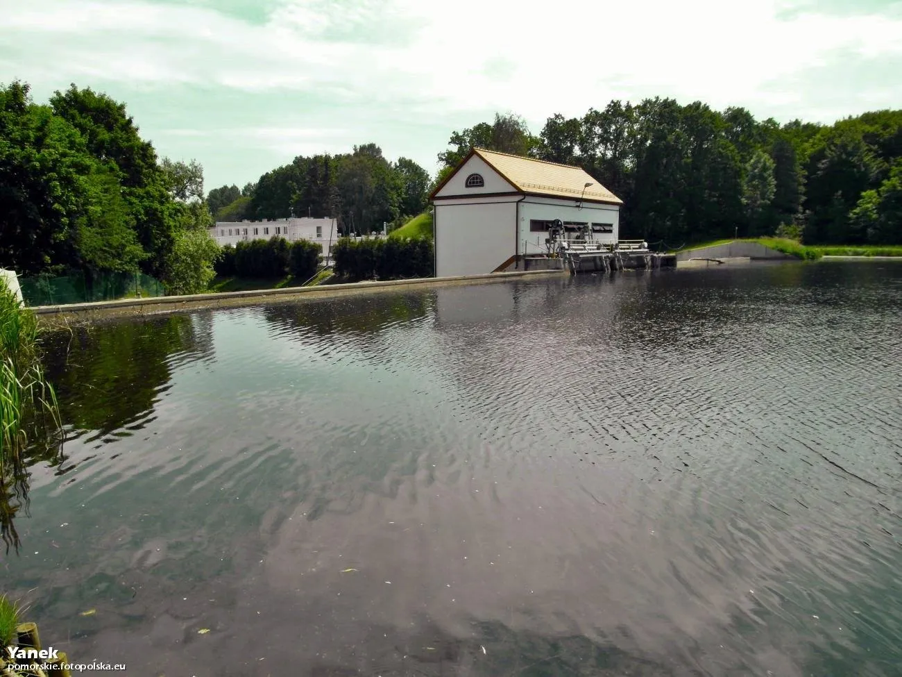 Photo showing: Zbiornik wodny i zapora w Prędzieszynie.