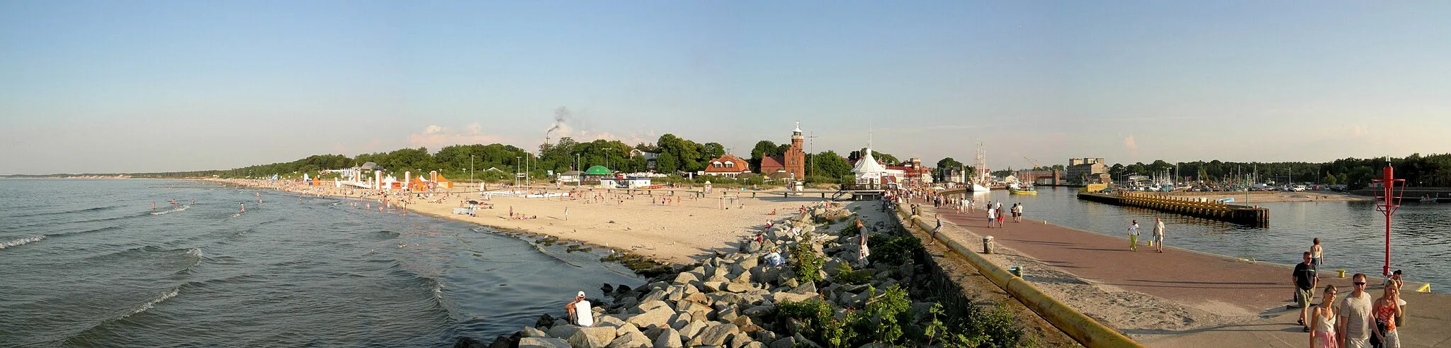 Photo showing: Panoramic view of beach and port, Ustka, Poland
