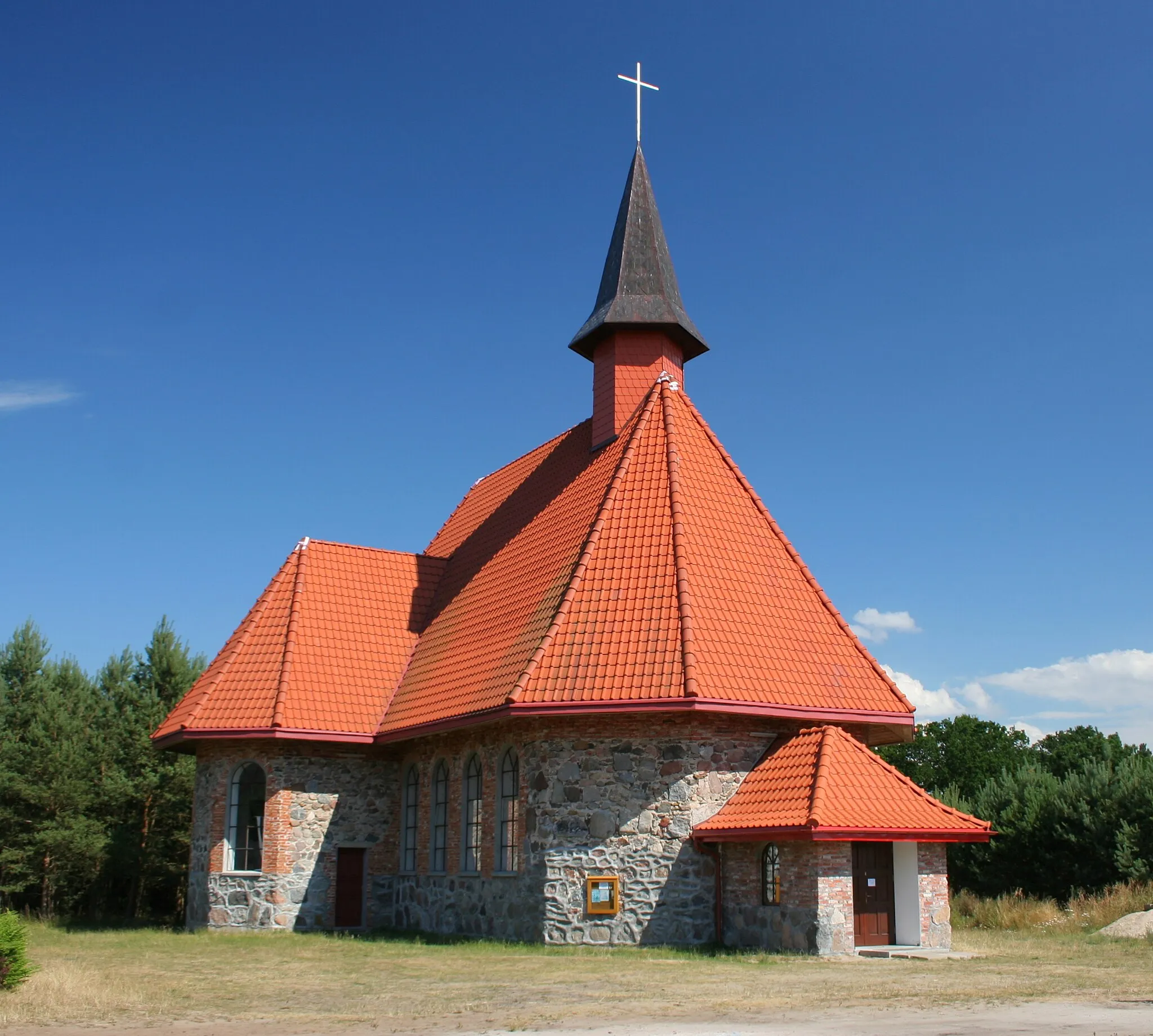 Photo showing: Church in Smołdziński Las.