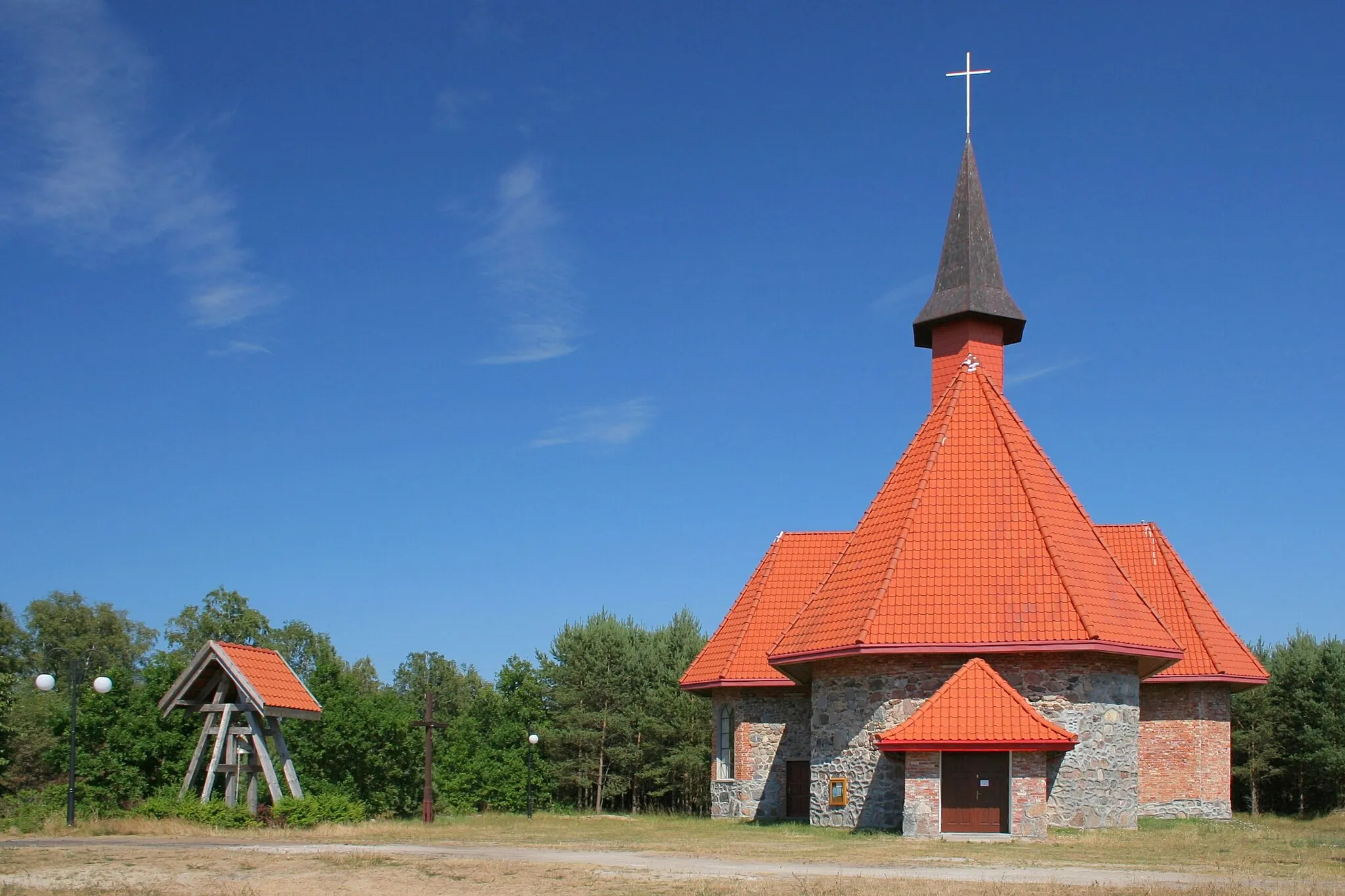 Photo showing: Church in Smołdziński Las.