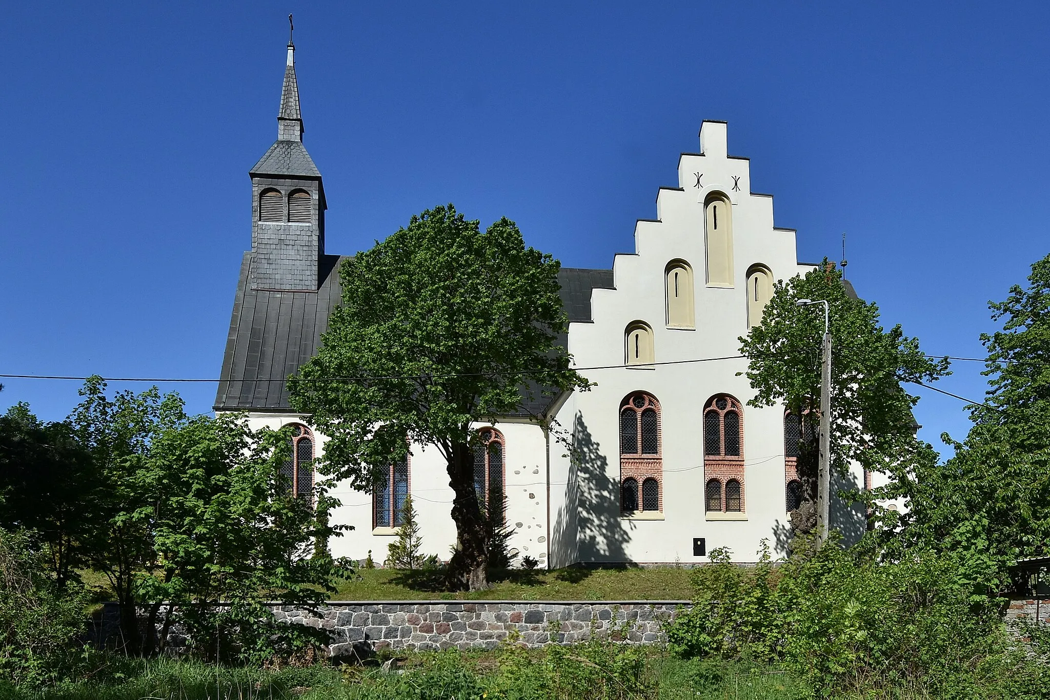 Photo showing: Smołdzino, kościół Św. Trójcy