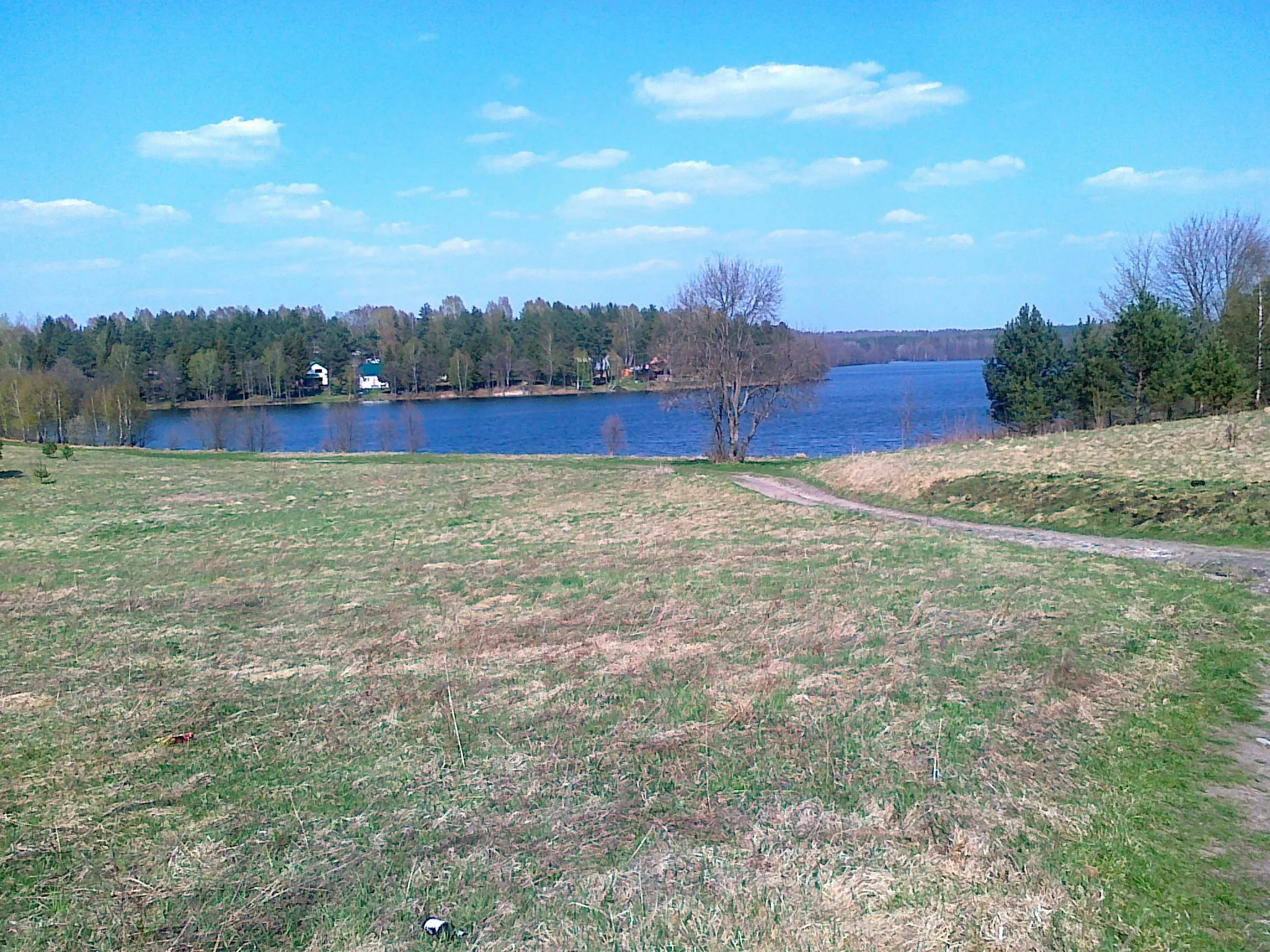Photo showing: Widok na Jezioro Chlewo z drogi Nr 25