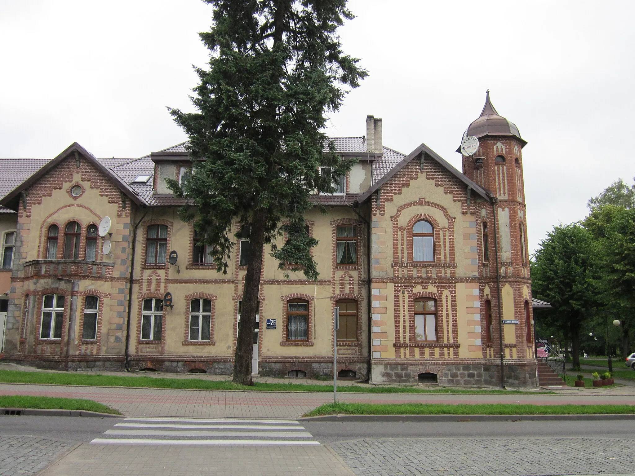 Photo showing: Miastko, ul. Kazimierza Wielkiego 26 (róg ul. Grunwaldzkiej) - dom mieszkalny