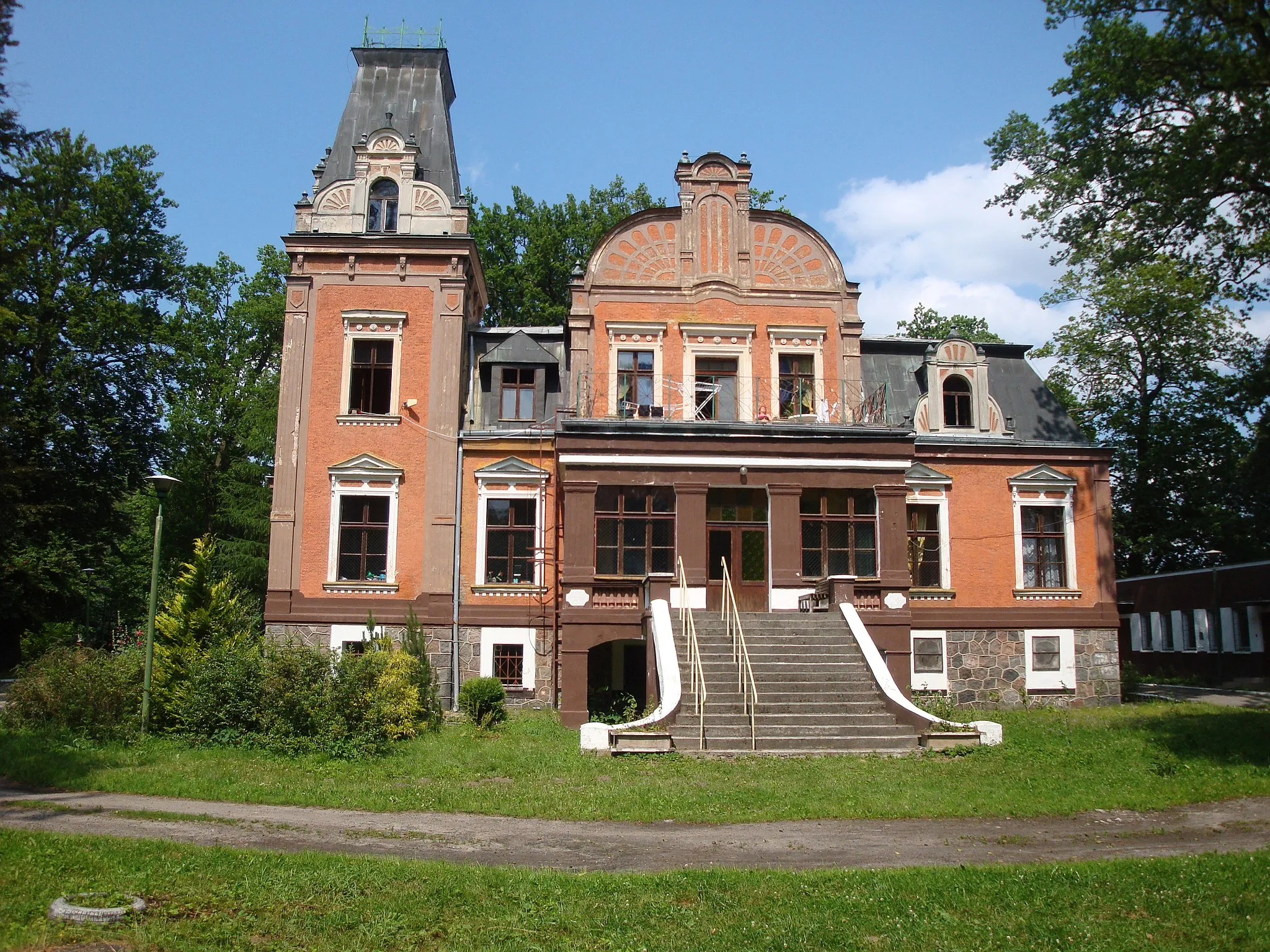 Photo showing: Lubuczewo-village in Pomeranian Voivodeship, Poland. Palace, presently part of hospital