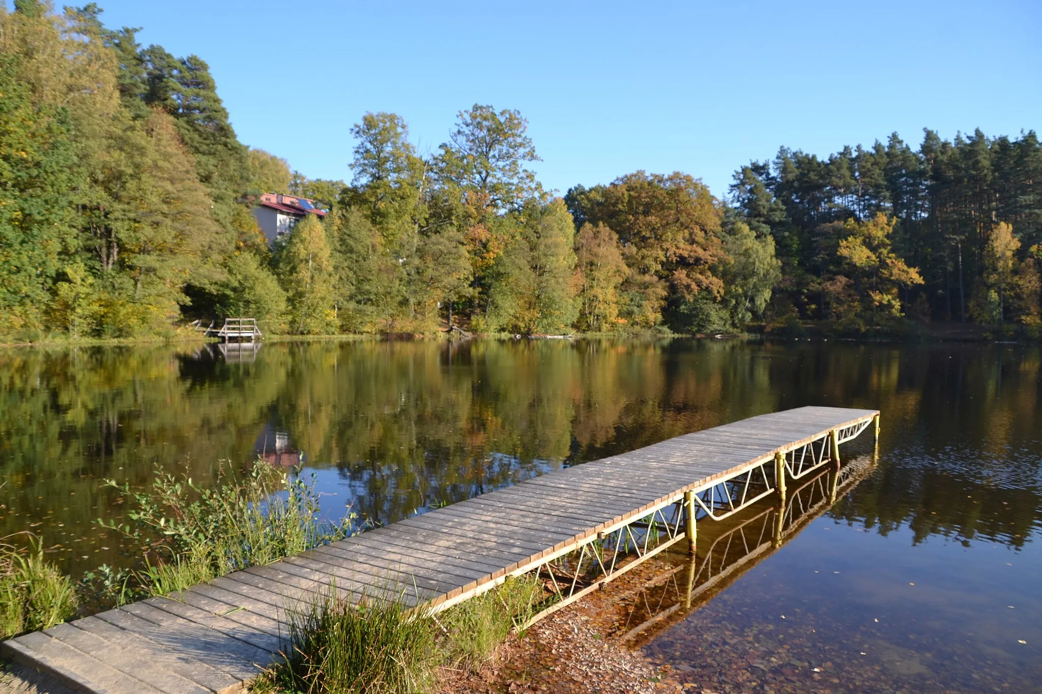 Photo showing: Korzybie (Zollbrück), Pomerania, Poland: Lake (formerly called Krebssee).