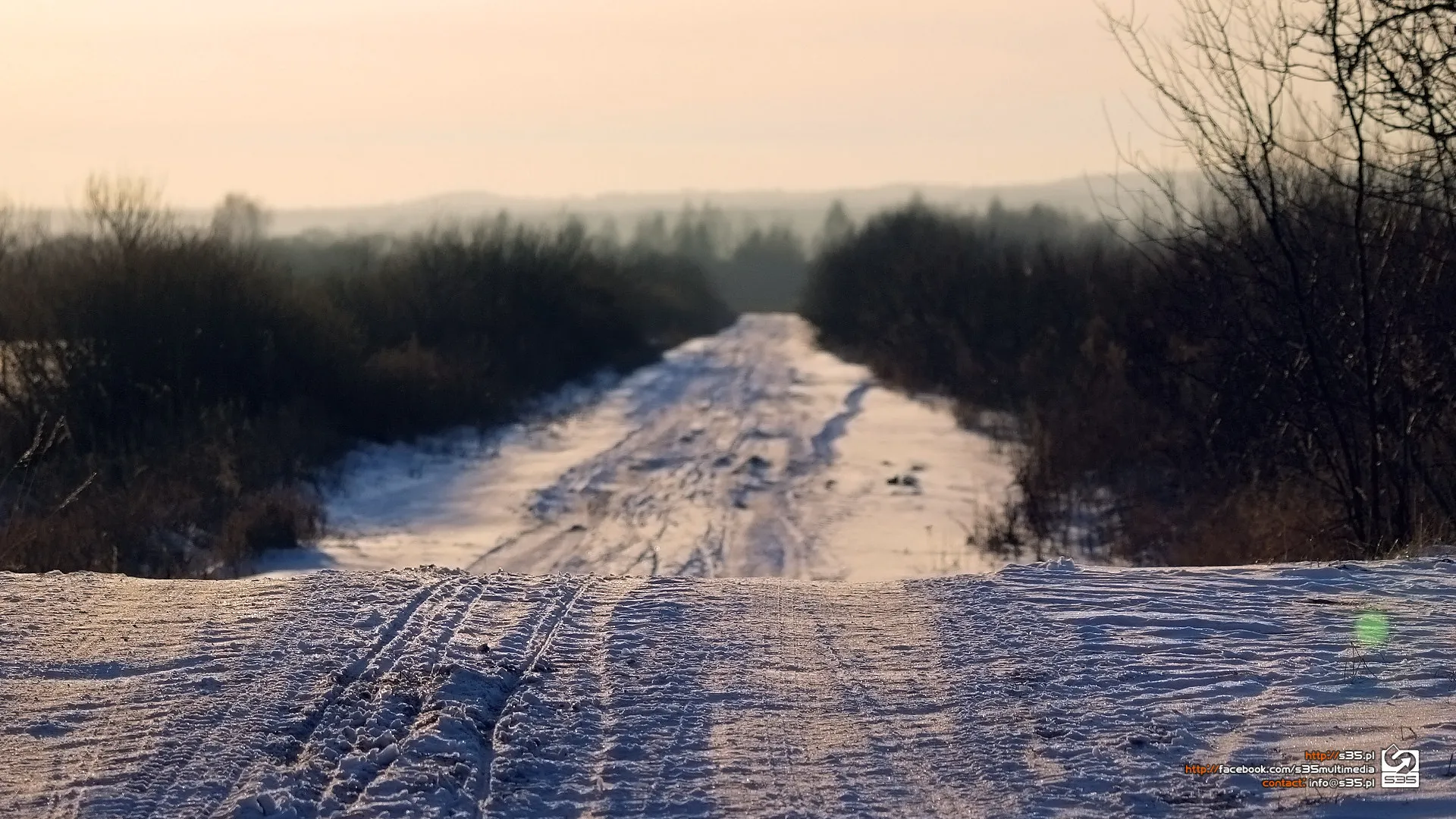 Photo showing: 500px provided description: Poland, Sand Road, Winter - HD Wallpaper [#landscape ,#forest ,#sea ,#nature ,#europe ,#poland ,#baltic ,#baltic sea ,#czech ,#adrspach ,#s35 multimedia ,#mellodeque ,#maciej chomicz]