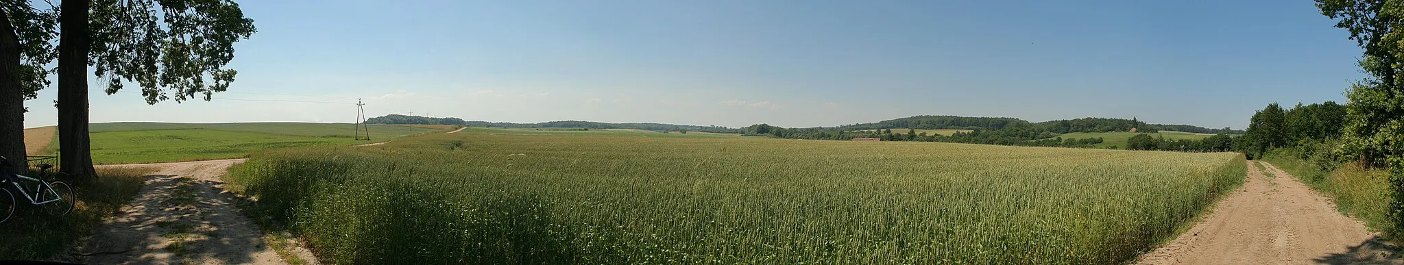 Photo showing: Farmland in Zdrada.