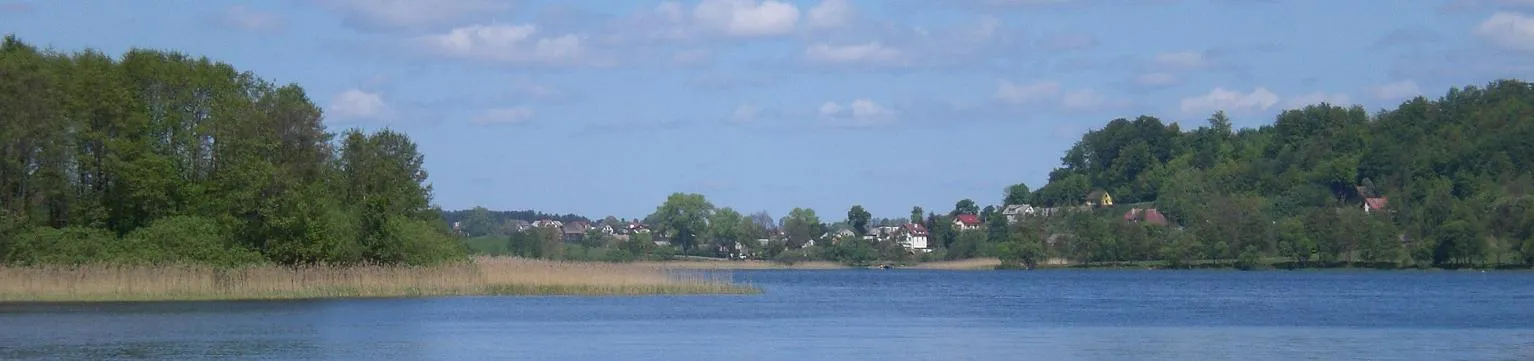 Photo showing: Zawory - a view from Lake Małe Brodno
