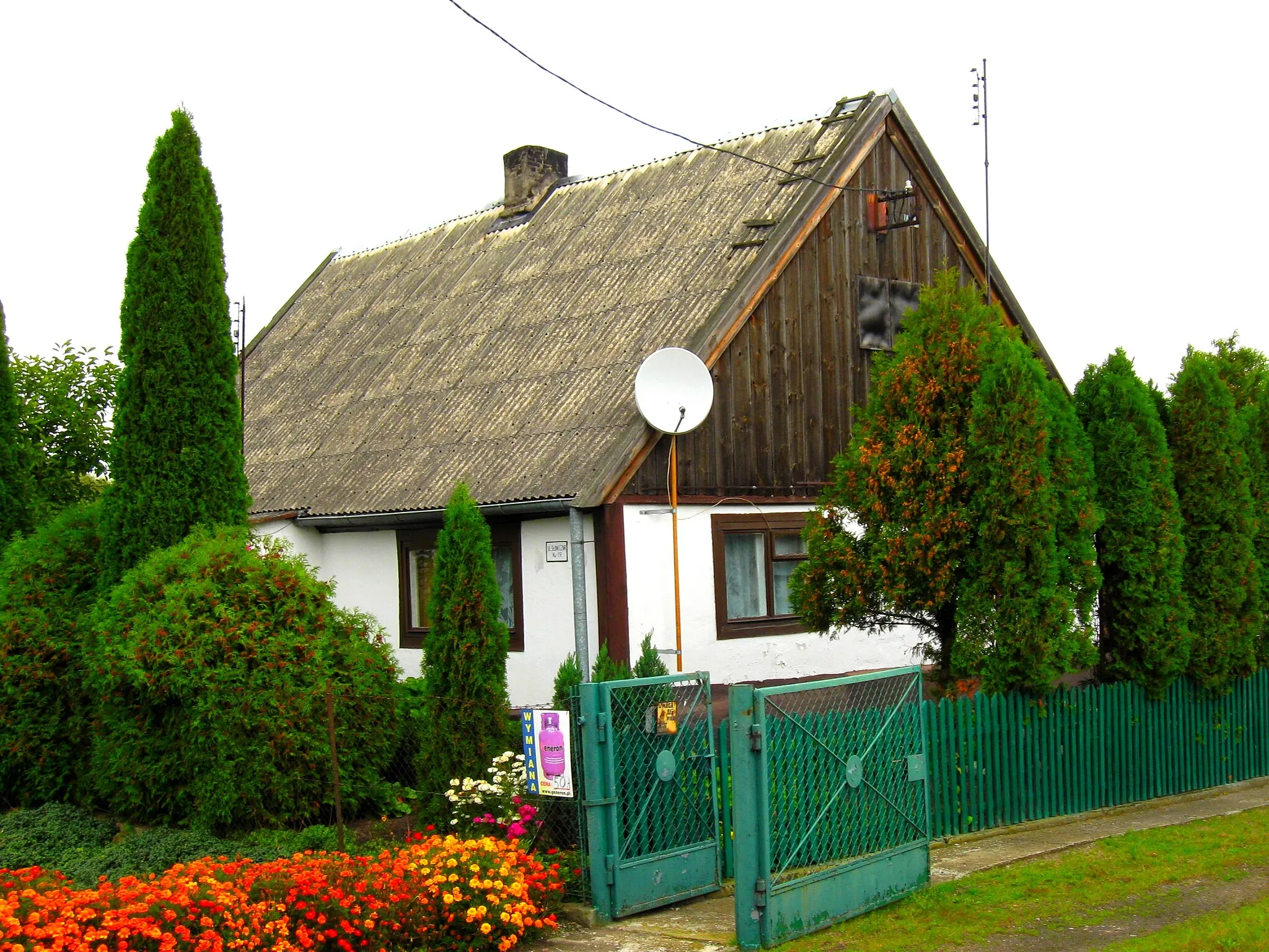 Photo showing: Wiślina, dom przy ul. Słonecznej 27.
This is a photo of an object of cultural heritage inscribed in the registry of the Pomeranian Voivodeship with number A-794.