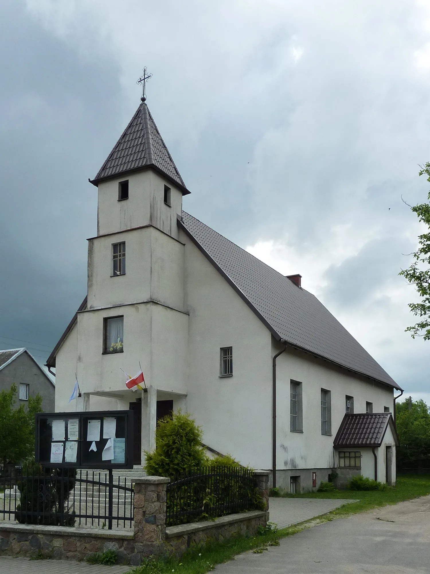 Photo showing: Kościół we wsi Węsiory.