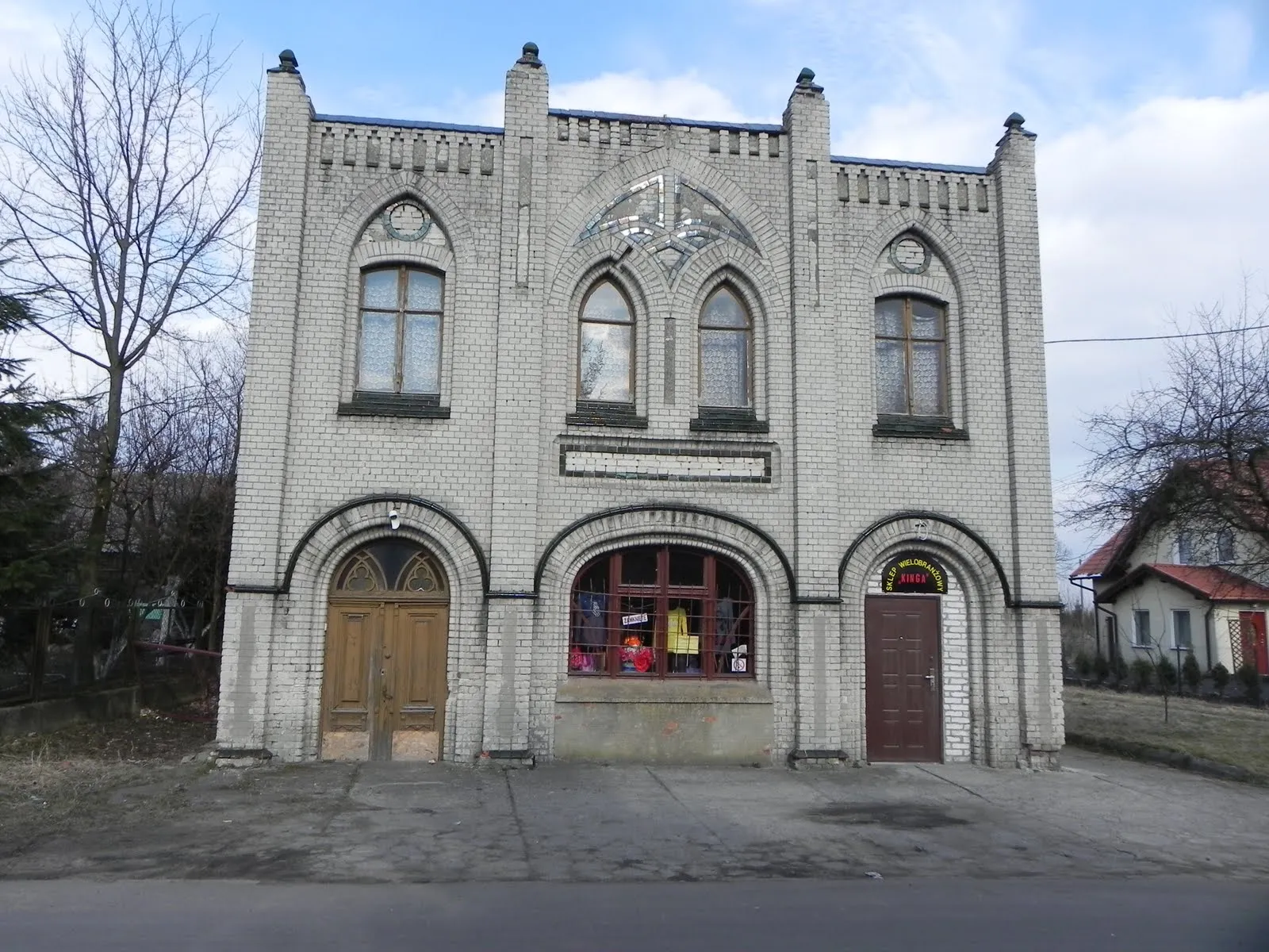 Photo showing: Tujsk - budynek niewiadomego pochodzenia