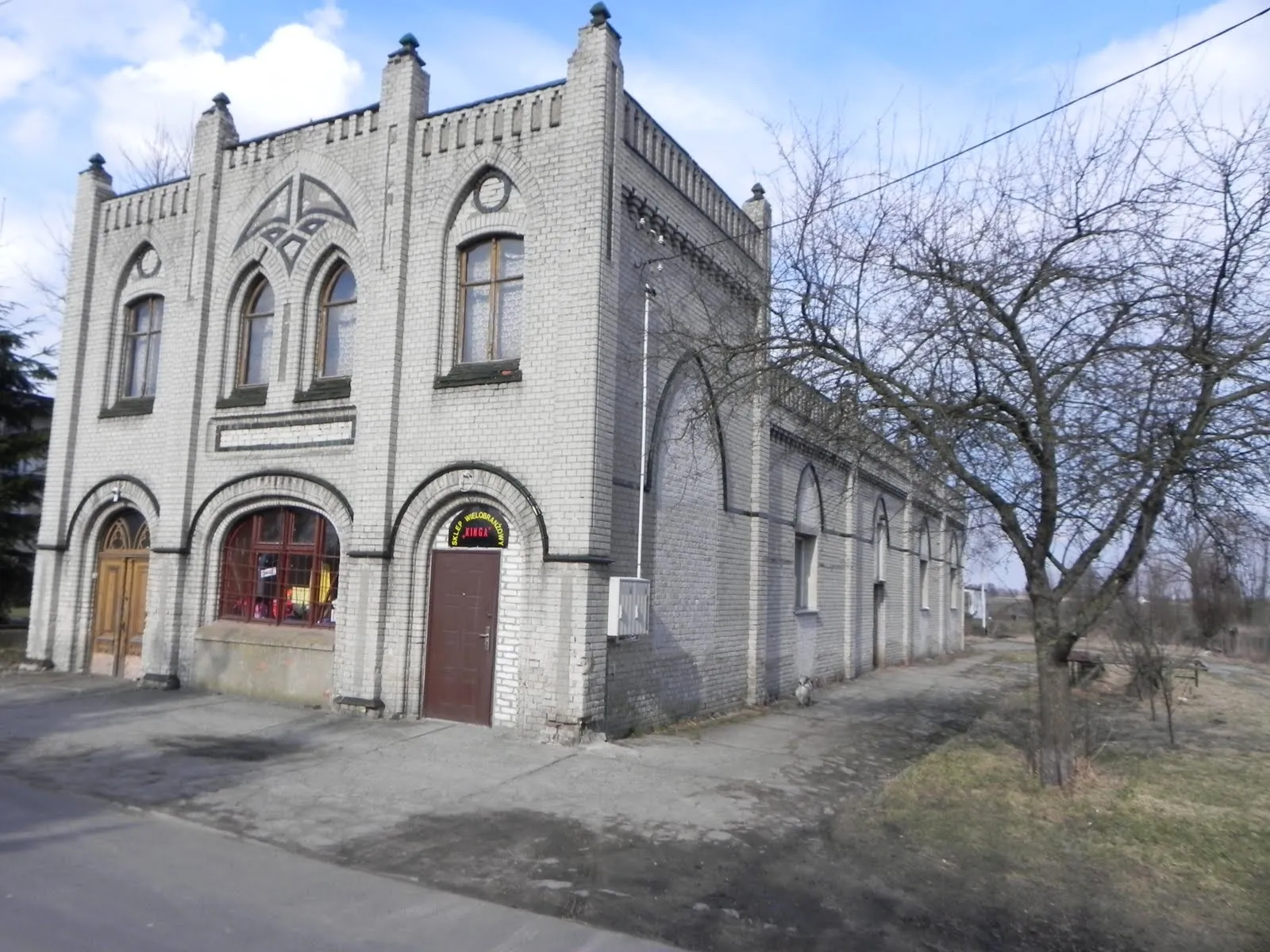 Photo showing: Tujsk - budynek niewiadomego pochodzenia