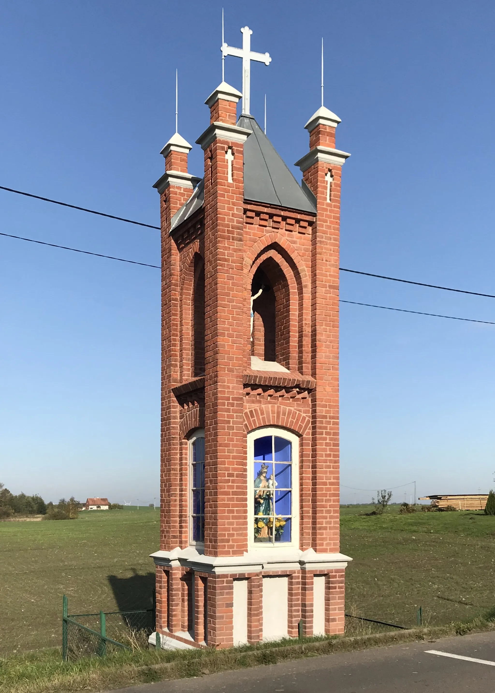 Photo showing: Wayside shrine in Trzciano, Poland.