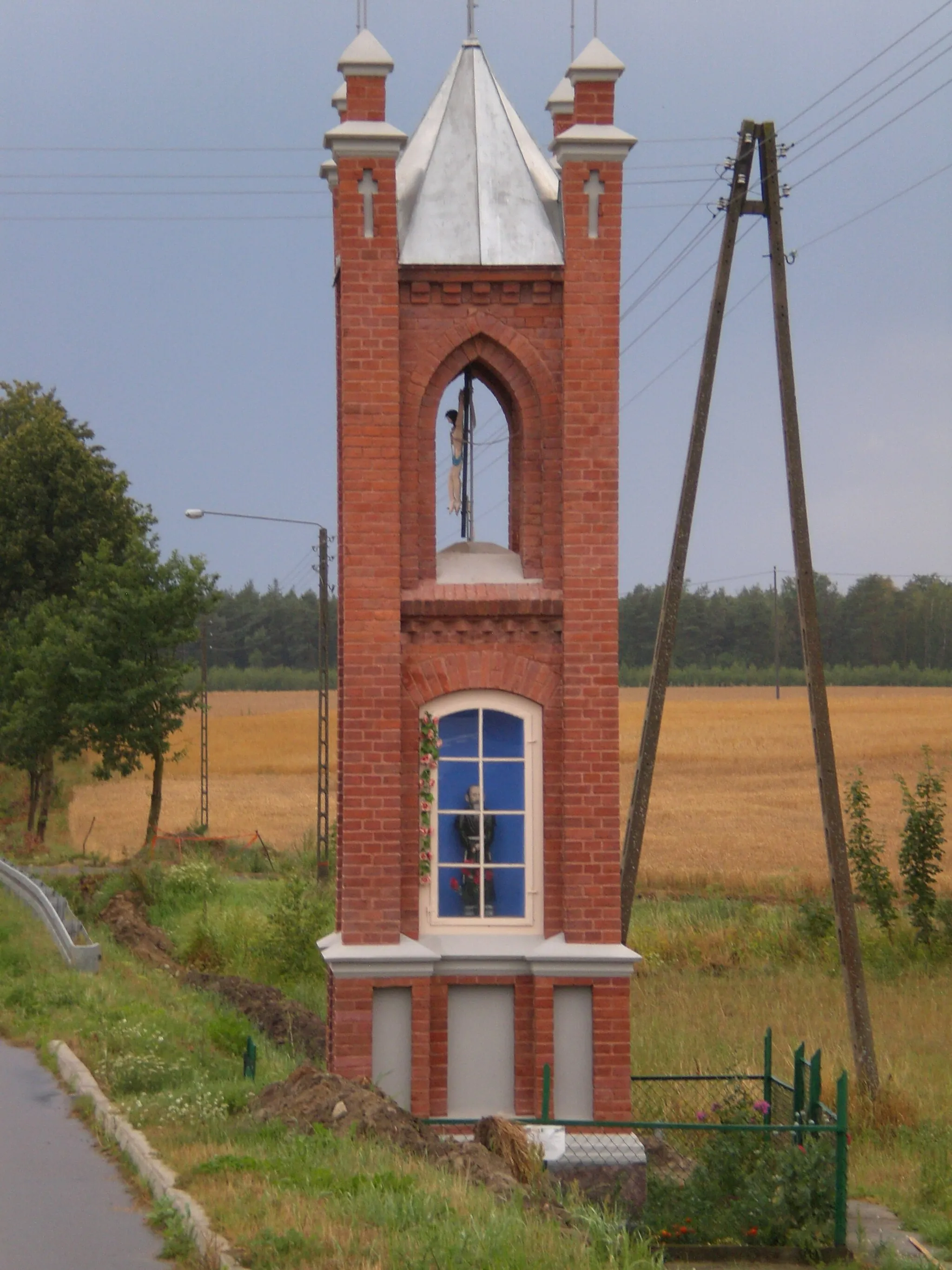 Photo showing: Wayside shrine in Trzciano, Poland