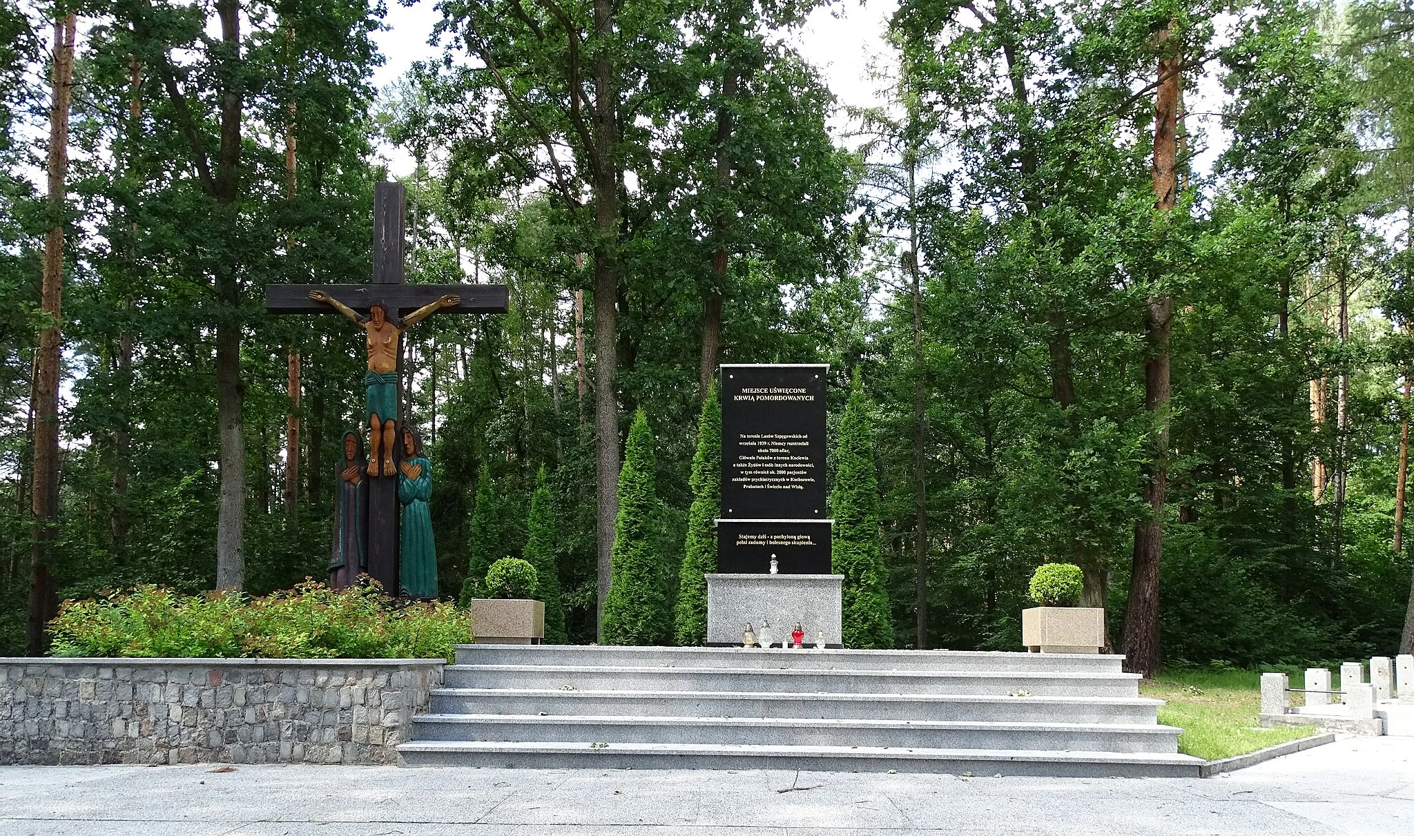 Photo showing: Szpęgawsk, Gmina Starogard Gdański, within Starogard County, Pomeranian Voivodeship, in northern Poland. Monument at the place of execution around 5000-7000 Polish civilians by the Germans between September 1939 and January 1941.