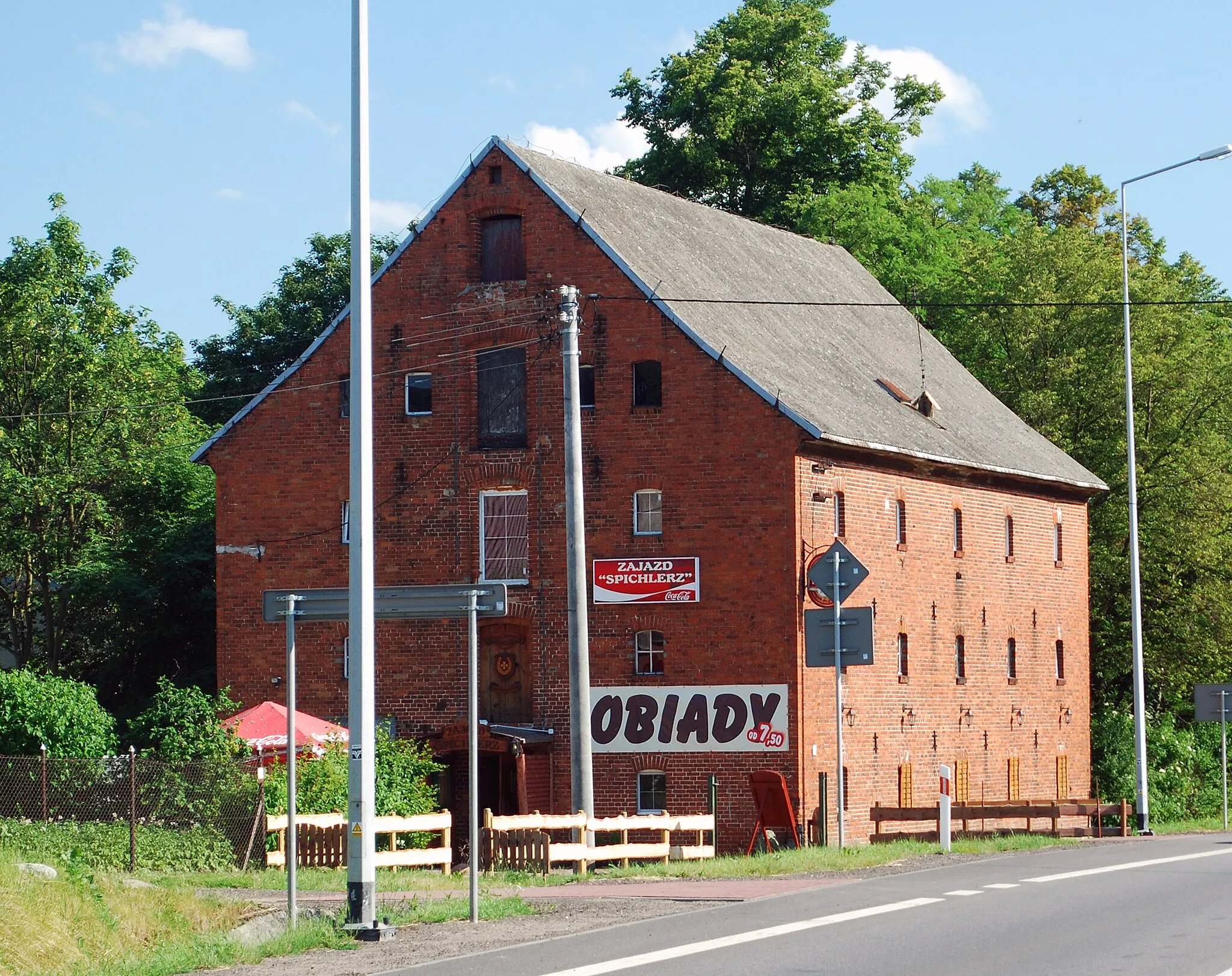 Photo showing: Subkowy, ul. Józefa Wybickiego 23 - dawny młyn, obecnie "Zajazd Stary Młyn".