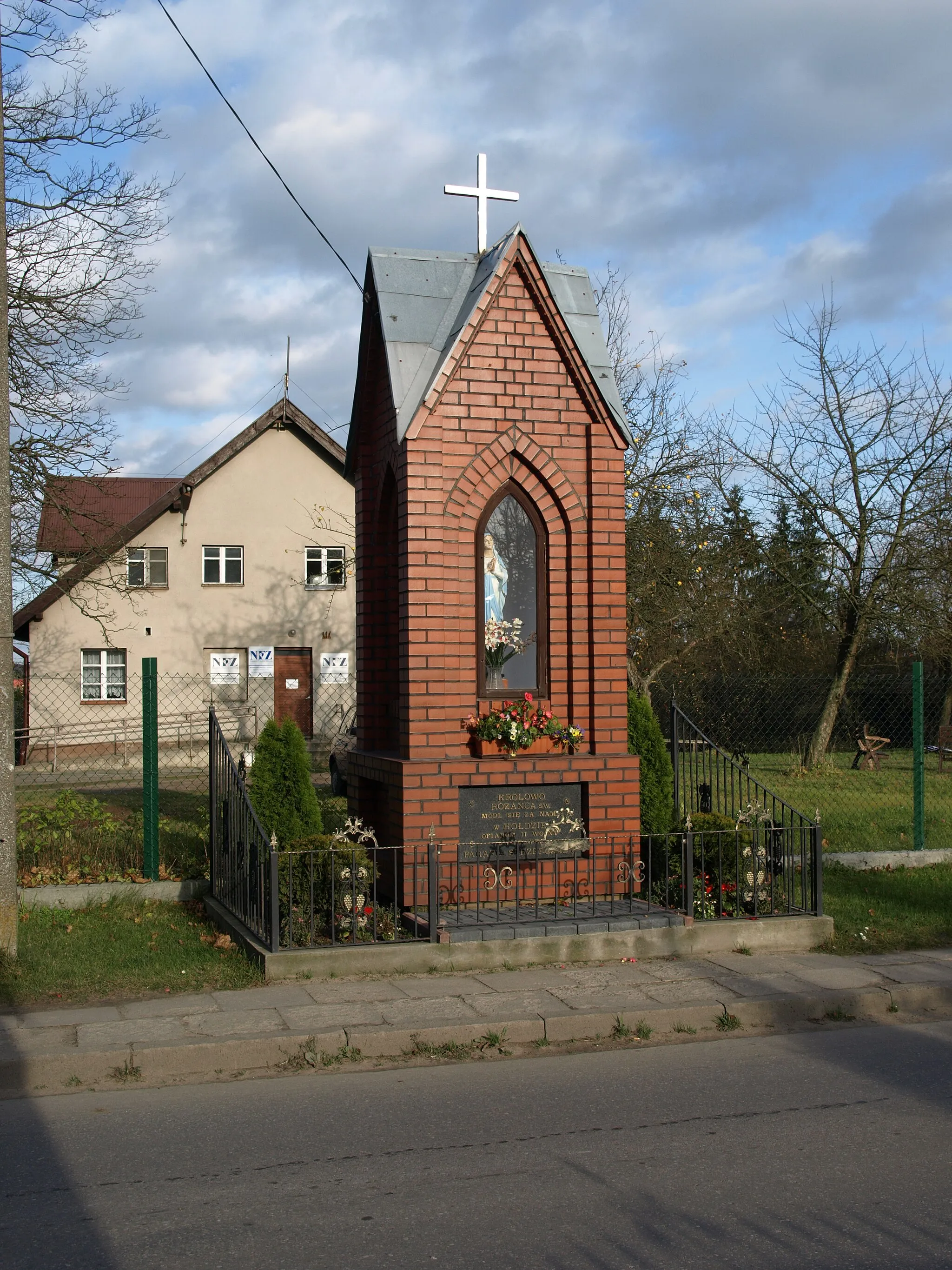 Photo showing: Wayside shrine in Strzepcz.