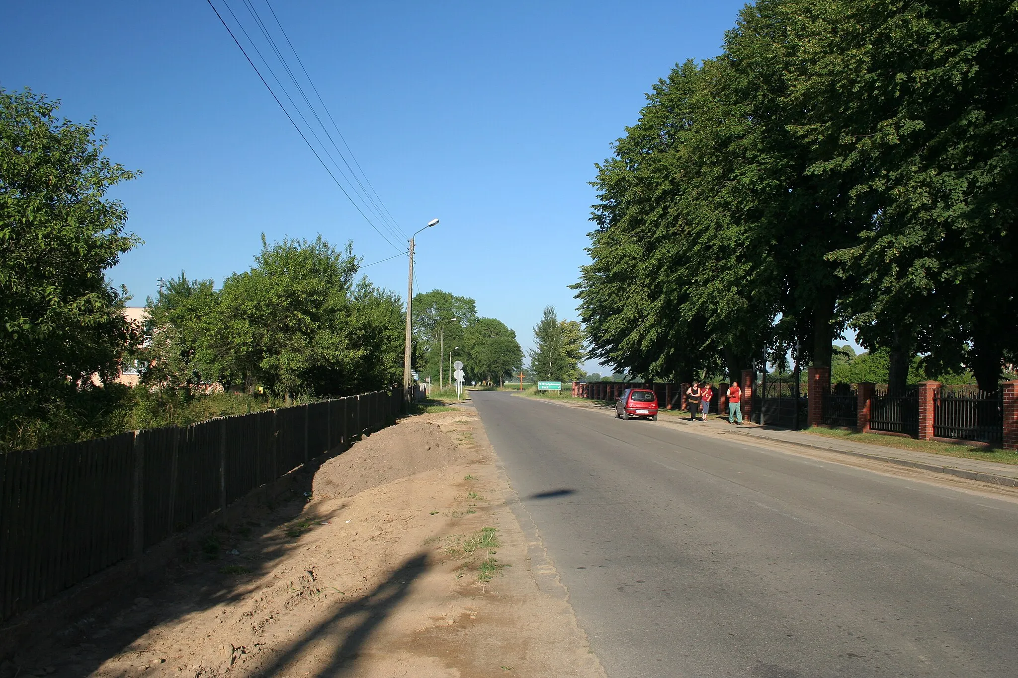 Photo showing: Voivodeship road 213 in Starzyno.