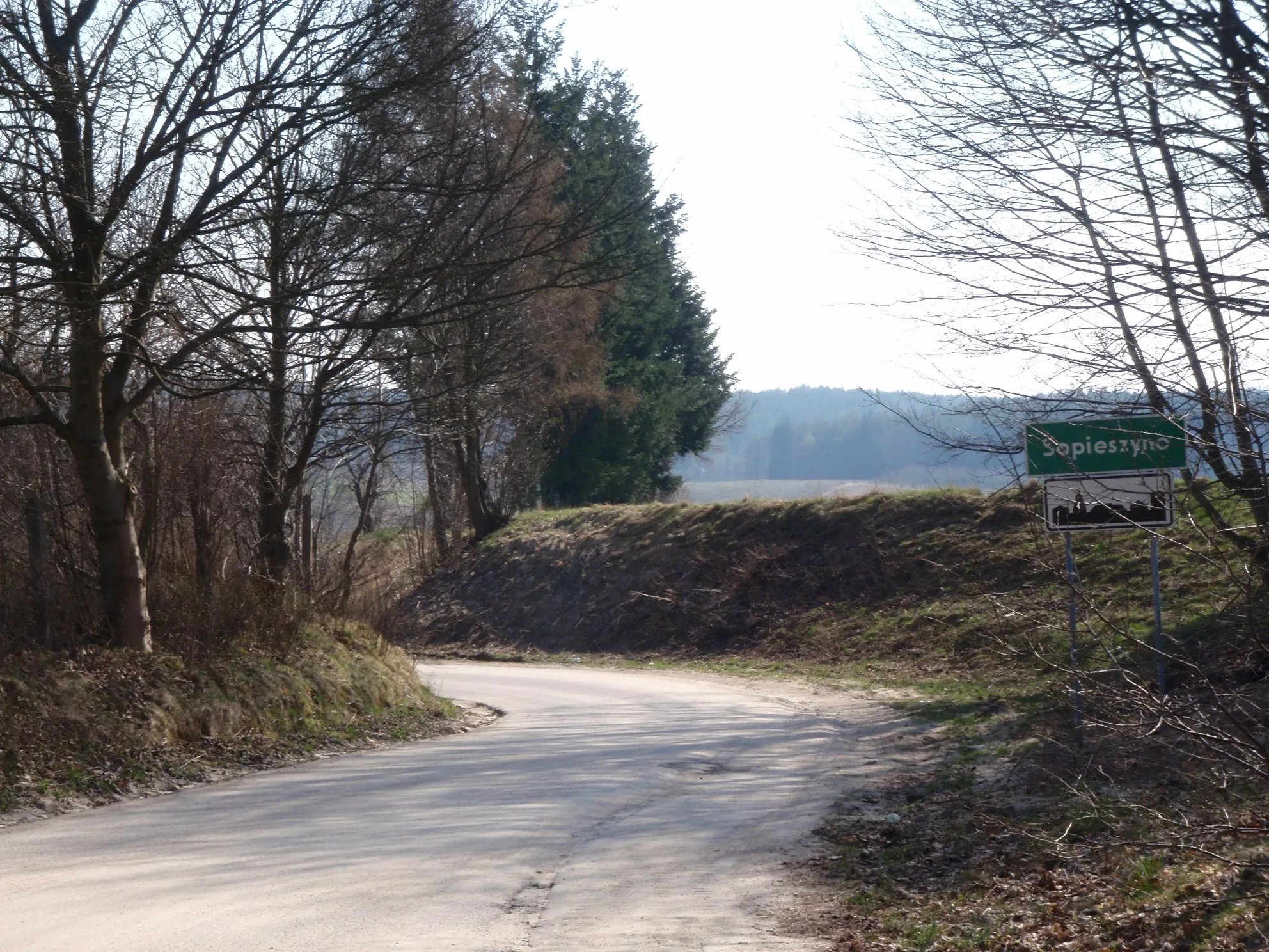 Photo showing: enterance to village Sopieszyno (POLAND), road from Ustarbowo