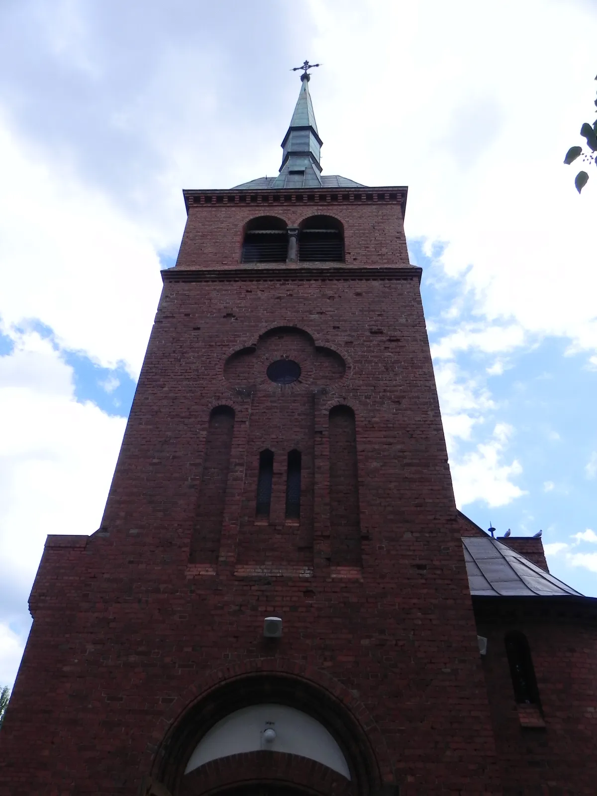 Photo showing: Sierakowice, ul. Kartuska 25a - dawny kościół ewangelicki, obecnie rzymskokatolicki parafialny pw. św. Jana Chrzciciela, 1890.