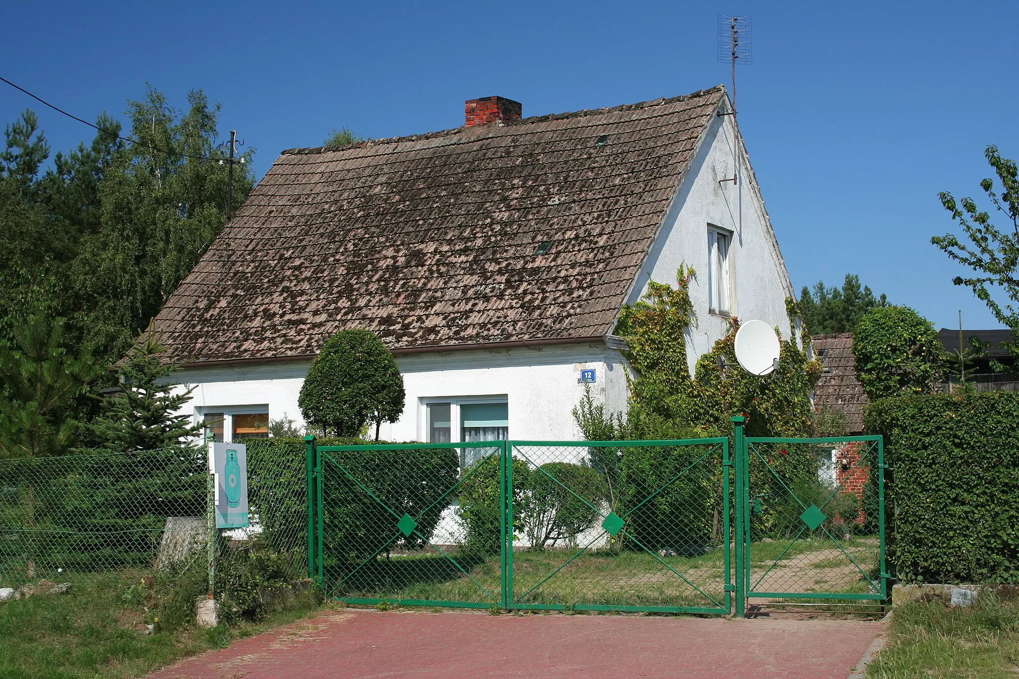 Photo showing: House in Sasino.