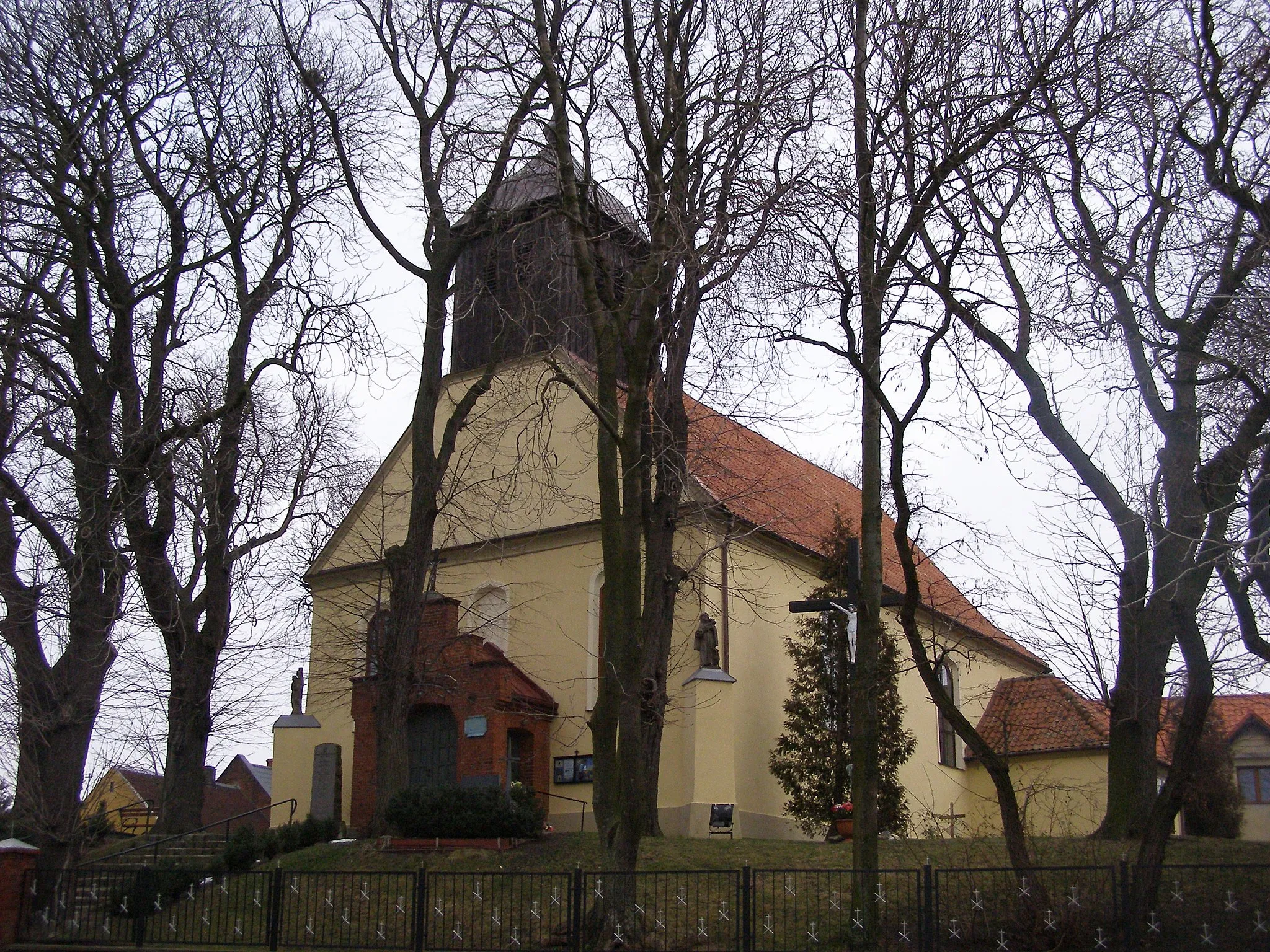 Photo showing: Różyny - St. Lawrence church