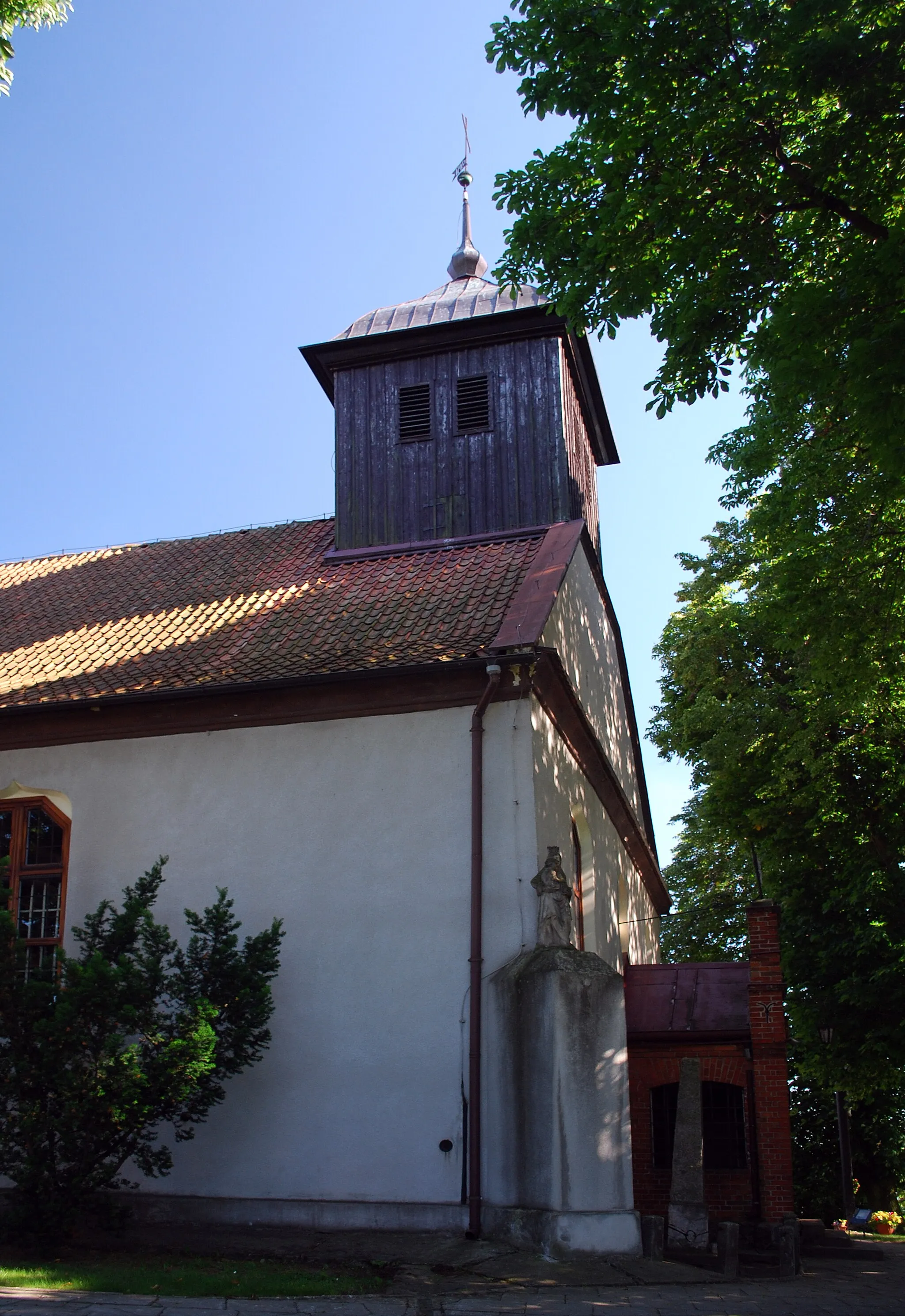 Photo showing: Kościół w Różynach