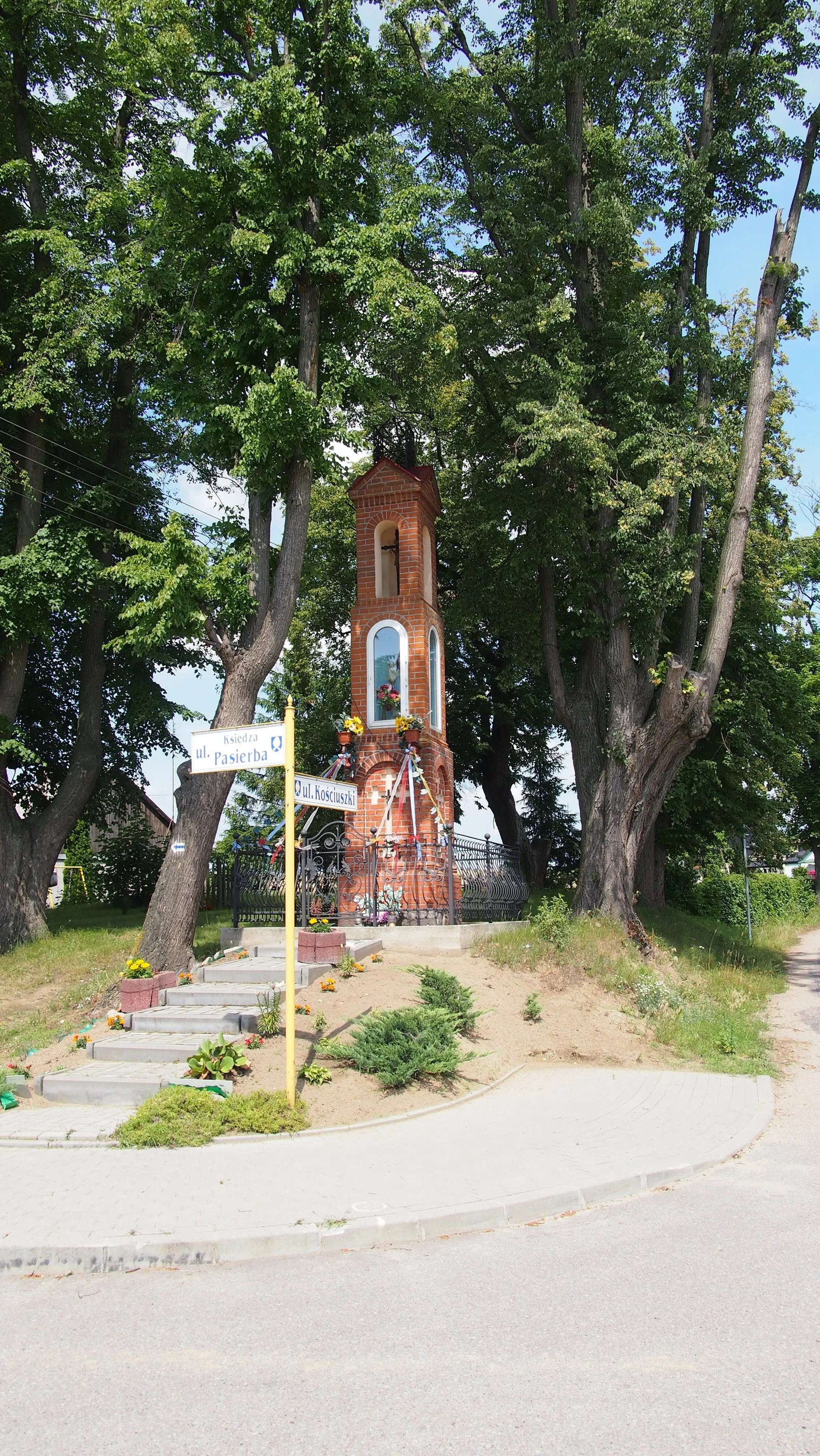 Photo showing: Rożental - kapliczka przydrożna